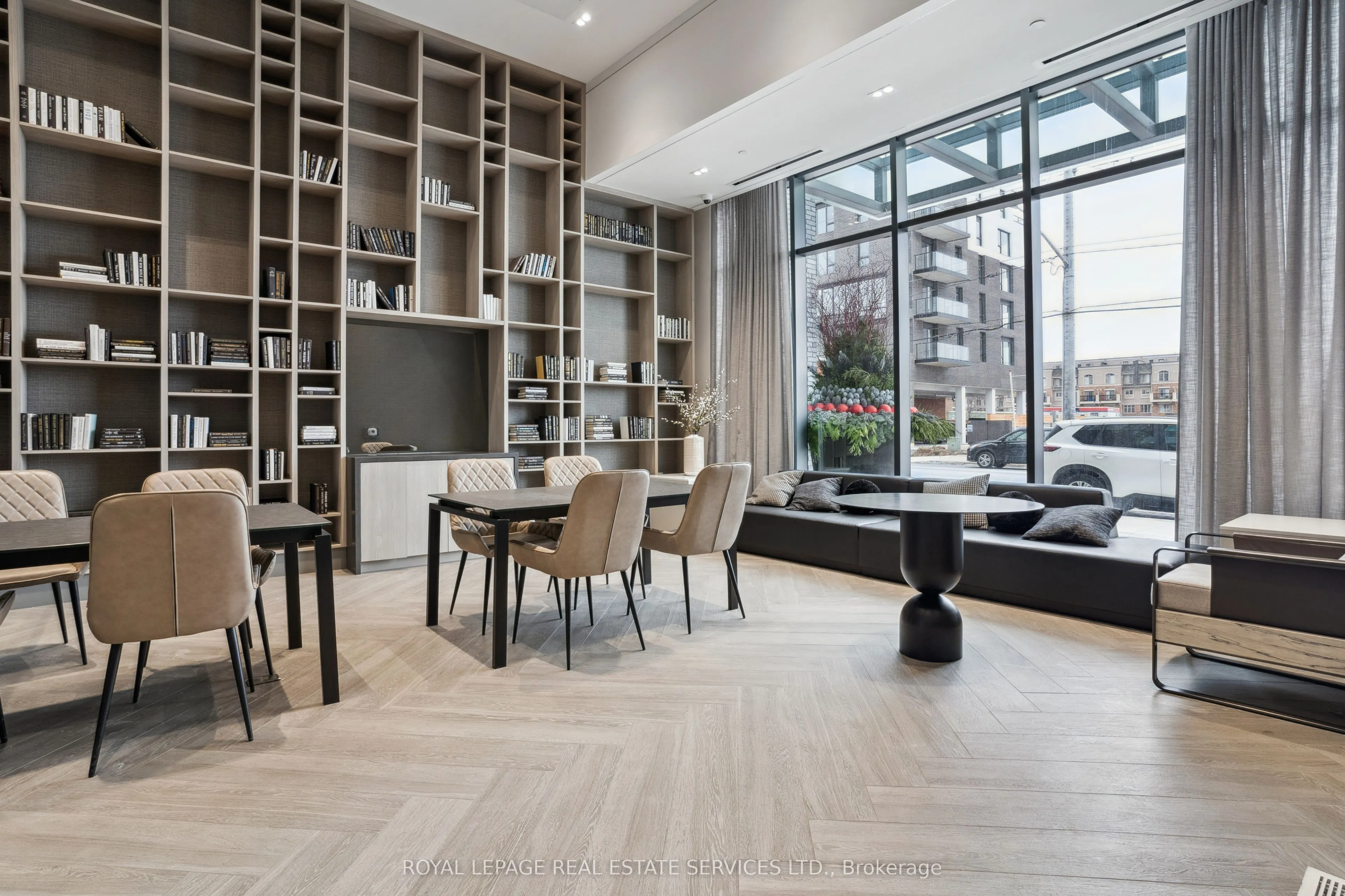 2450 Old Bronte Road, #720