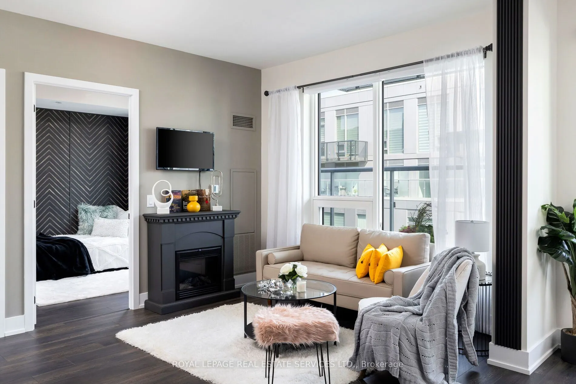 2450 Old Bronte Road, #720