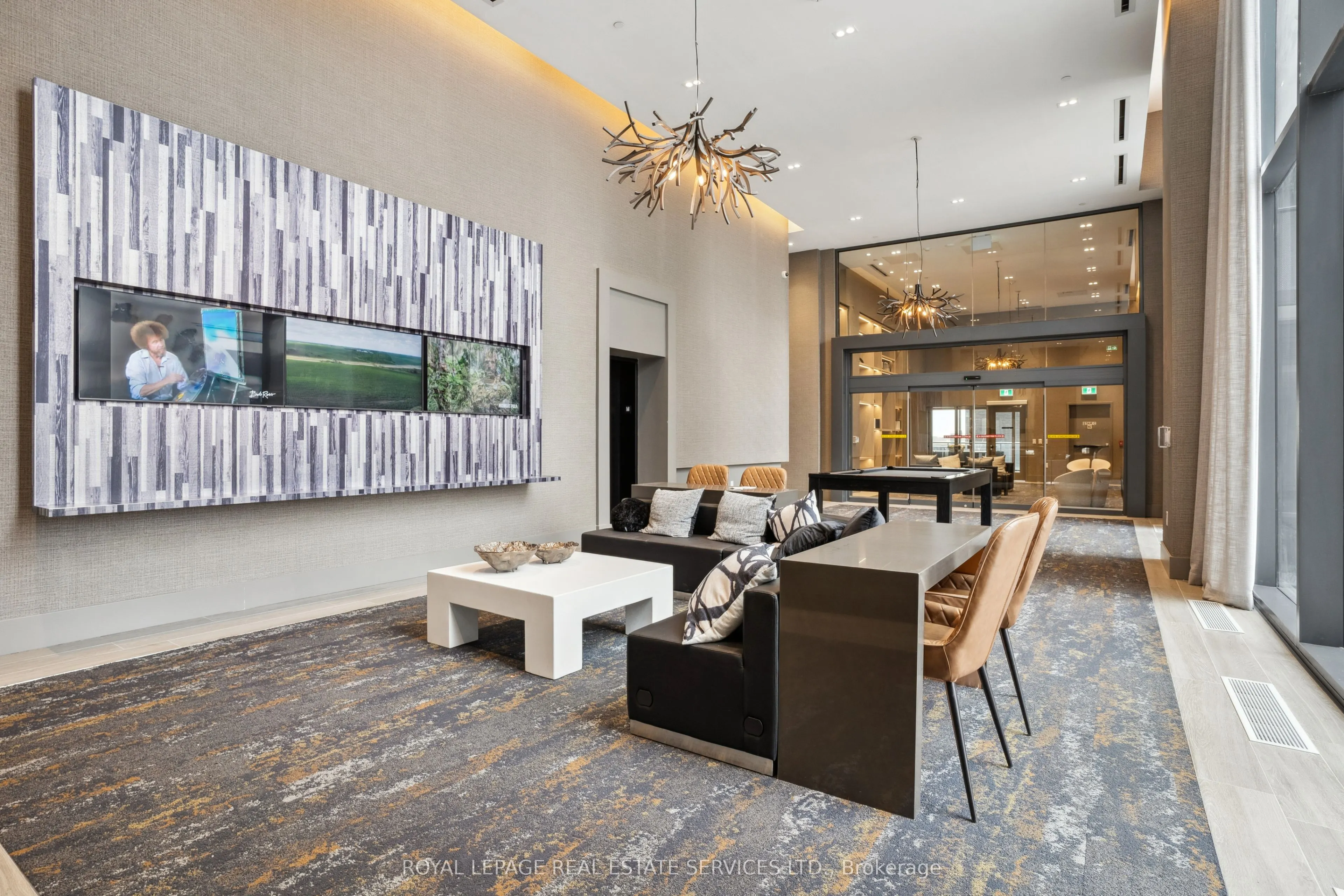 2450 Old Bronte Road, #720