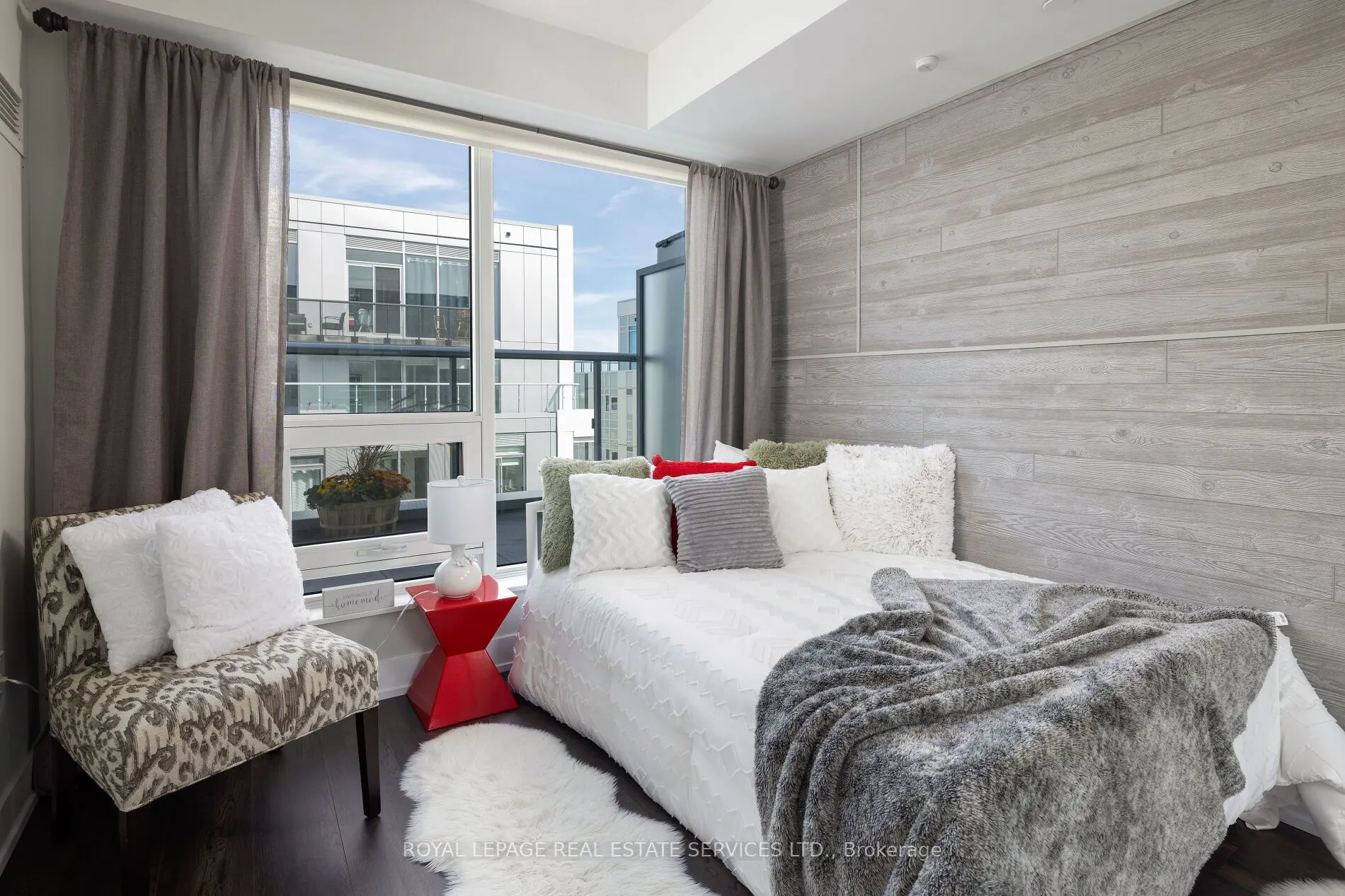 2450 Old Bronte Road, #720