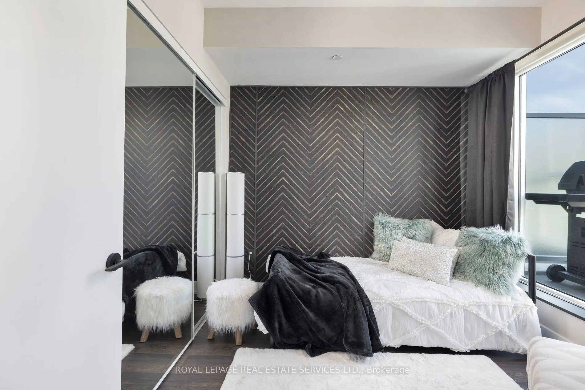 2450 Old Bronte Road, #720