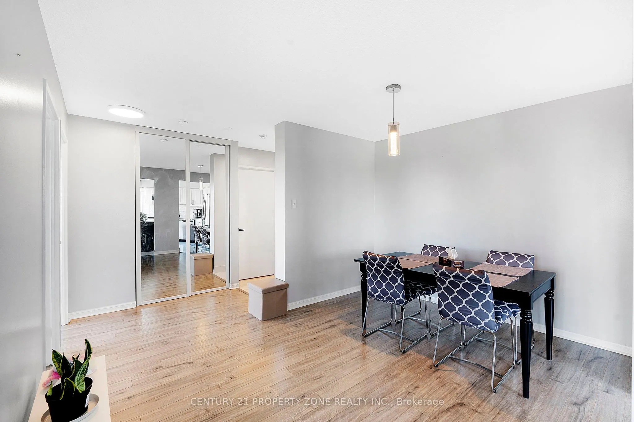 10 Laurelcrest Street, #407