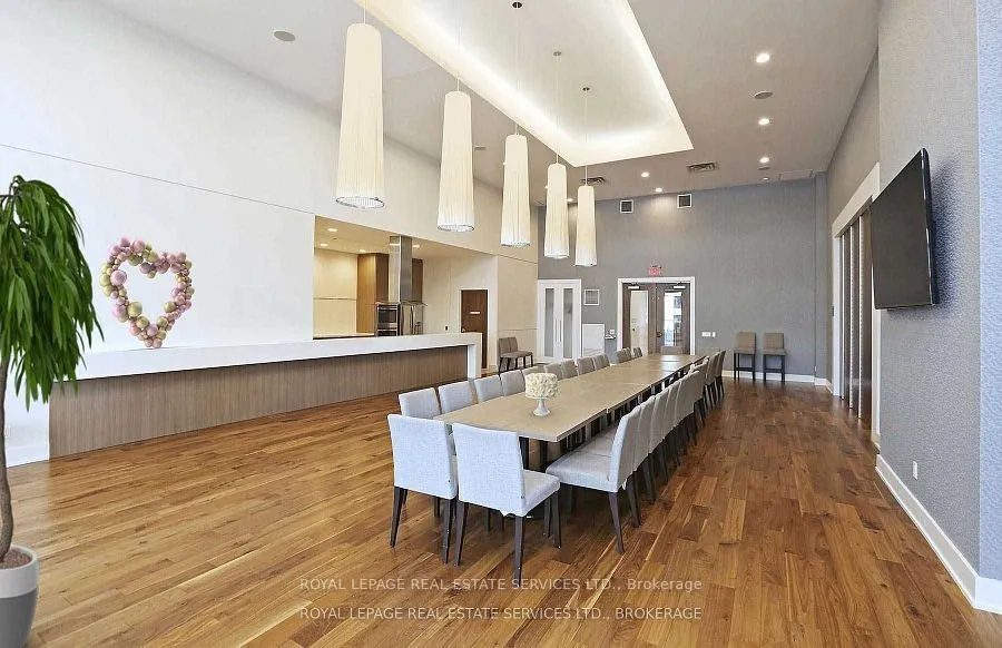 2212 Lakeshore Boulevard, #804