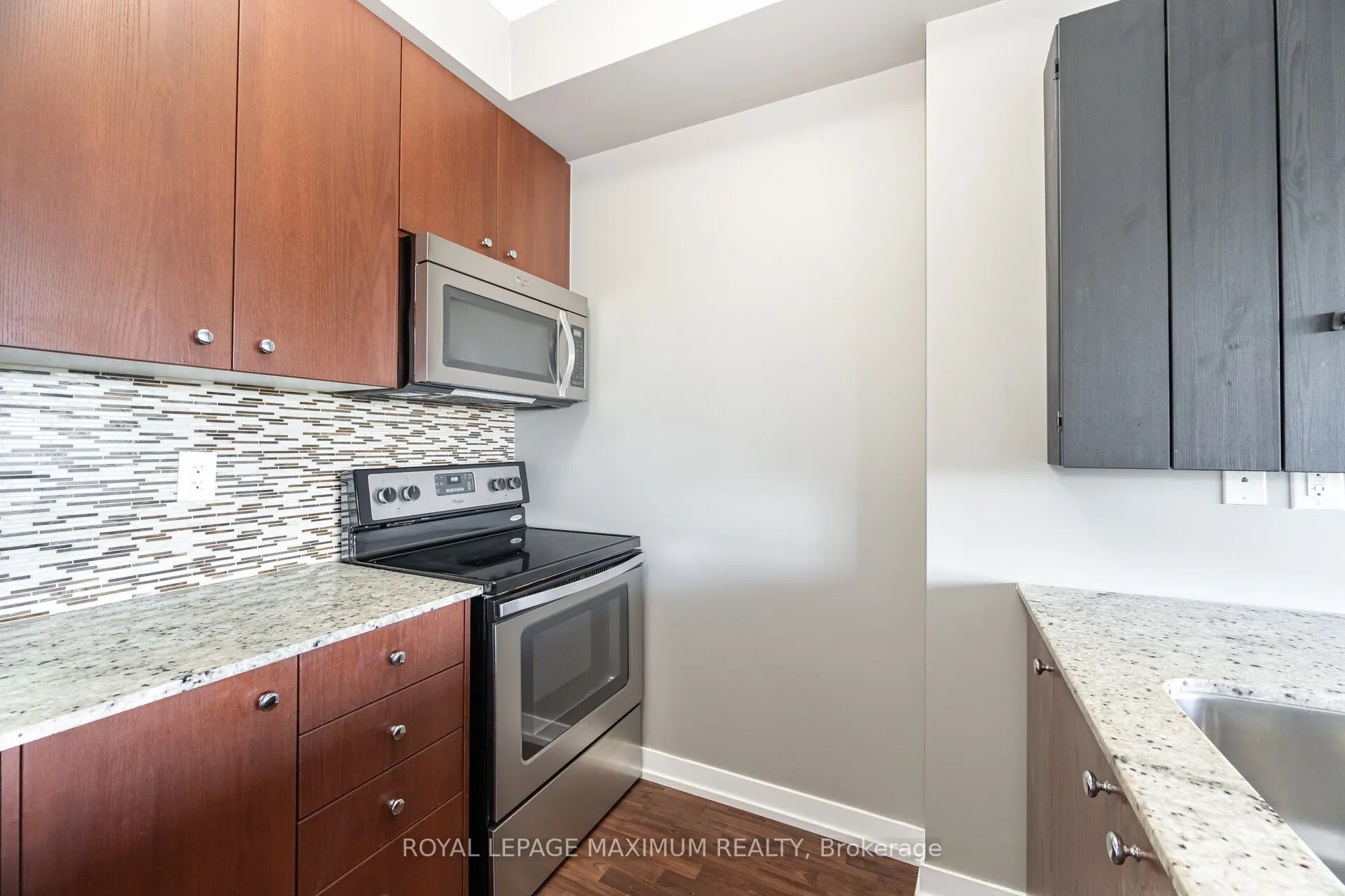 5101 Dundas Street W, #511