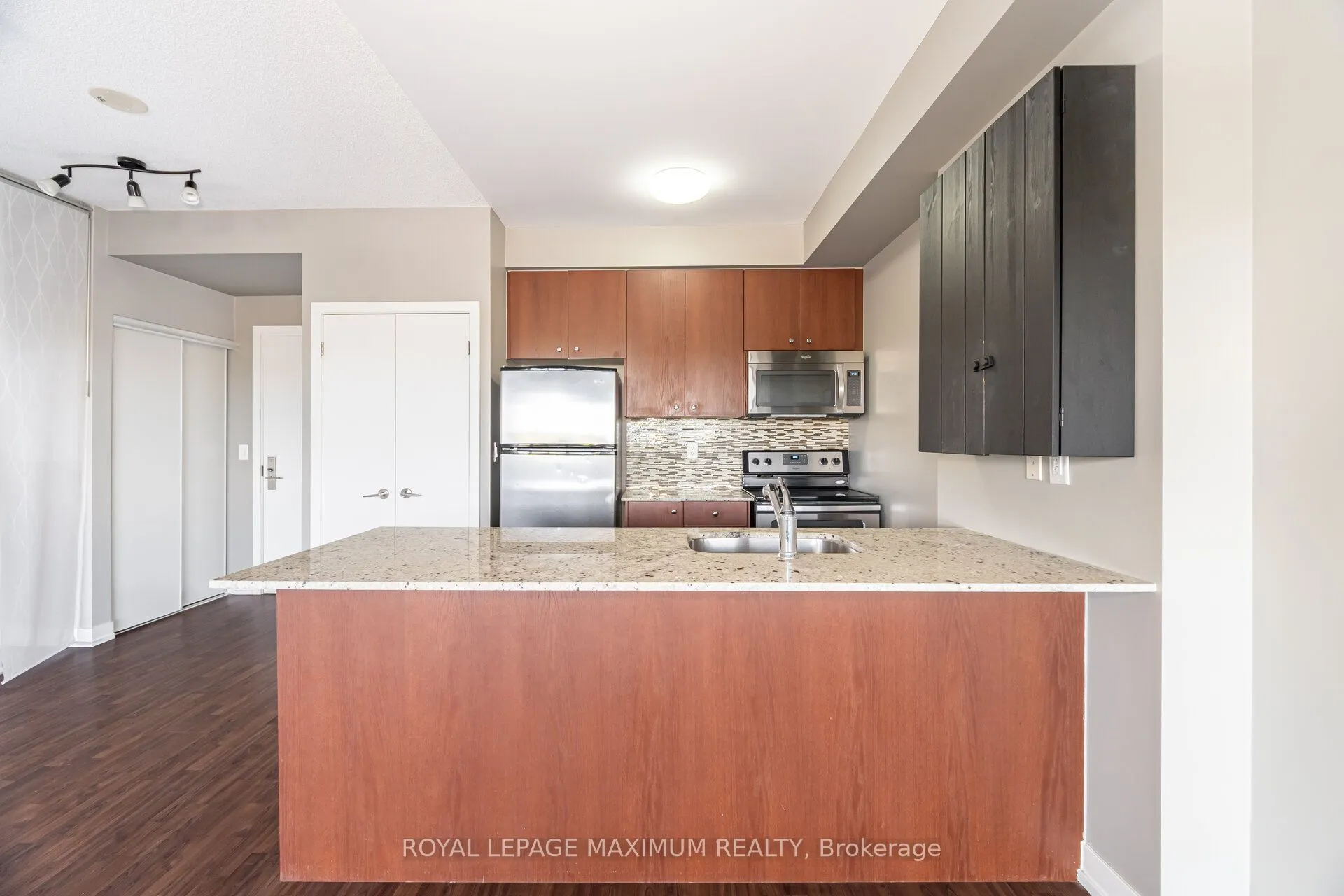 5101 Dundas Street W, #511