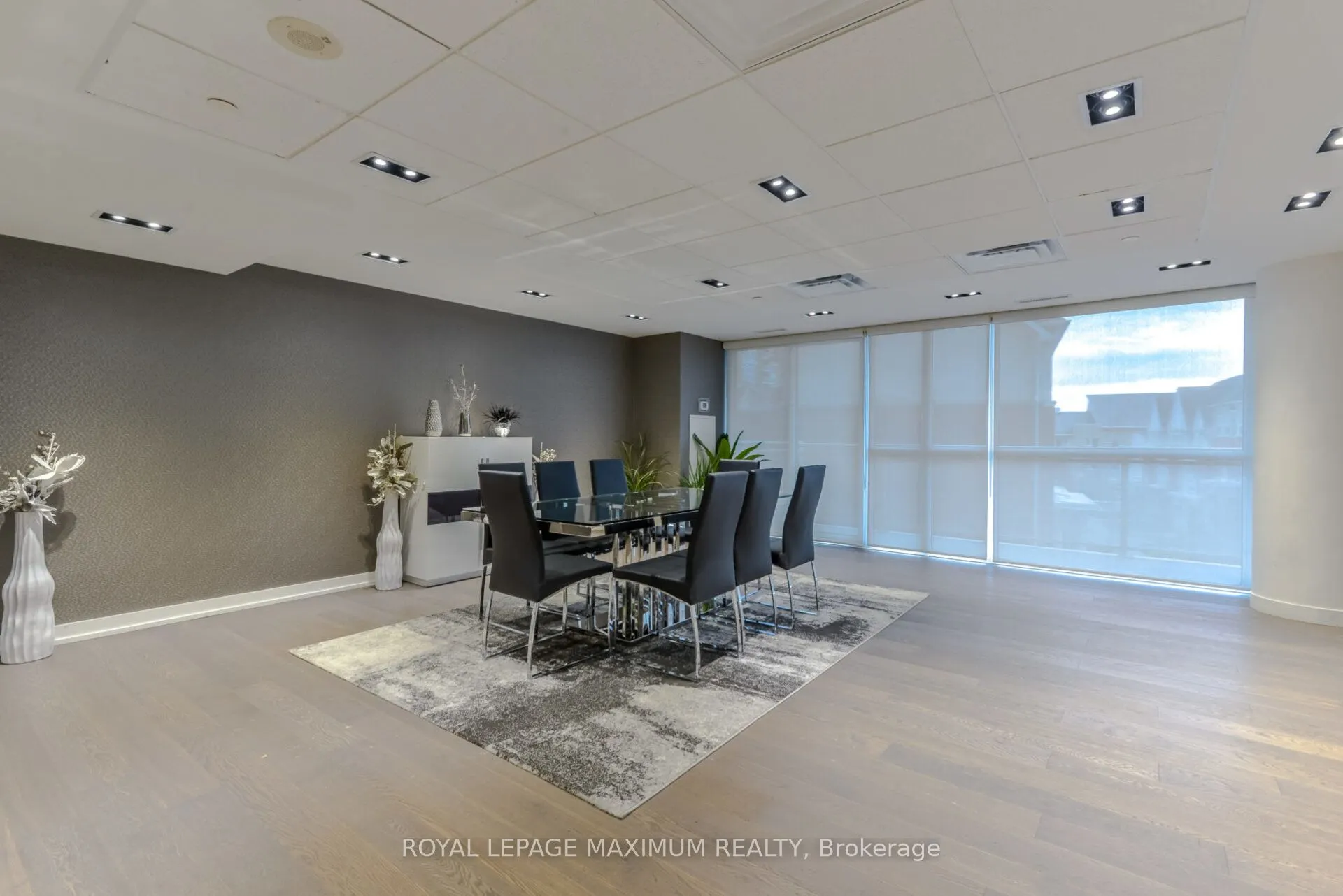 5101 Dundas Street W, #511