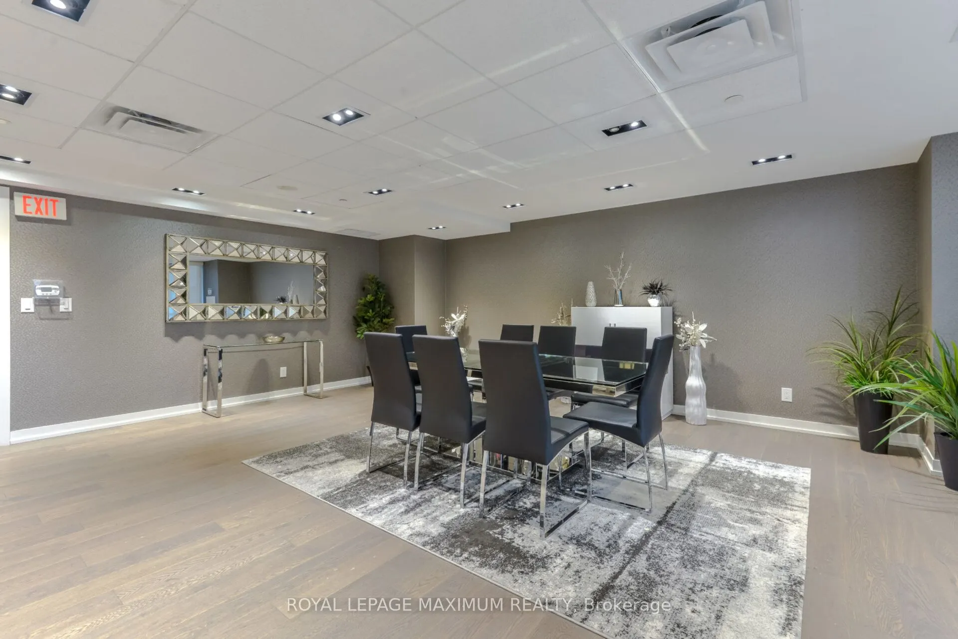 5101 Dundas Street W, #511