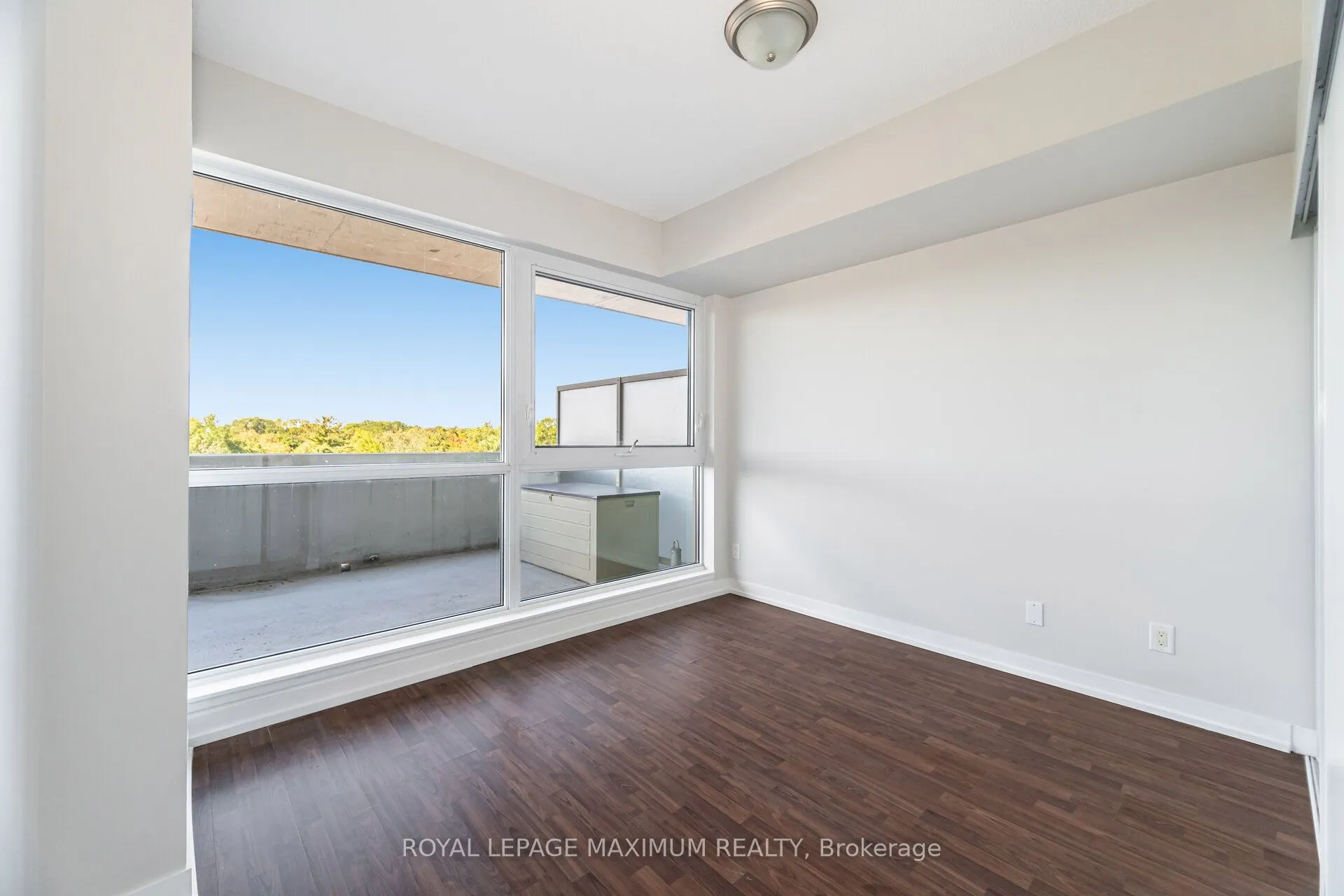 5101 Dundas Street W, #511