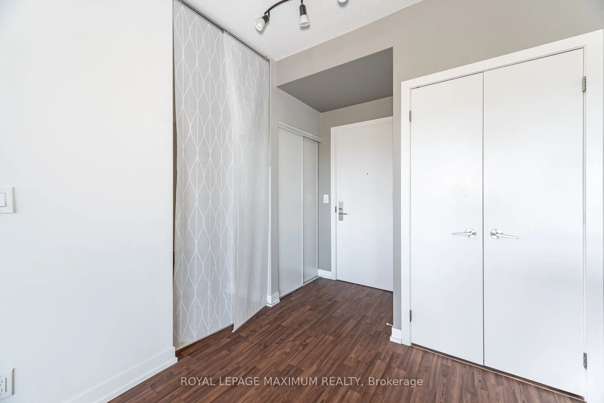 5101 Dundas Street W, #511