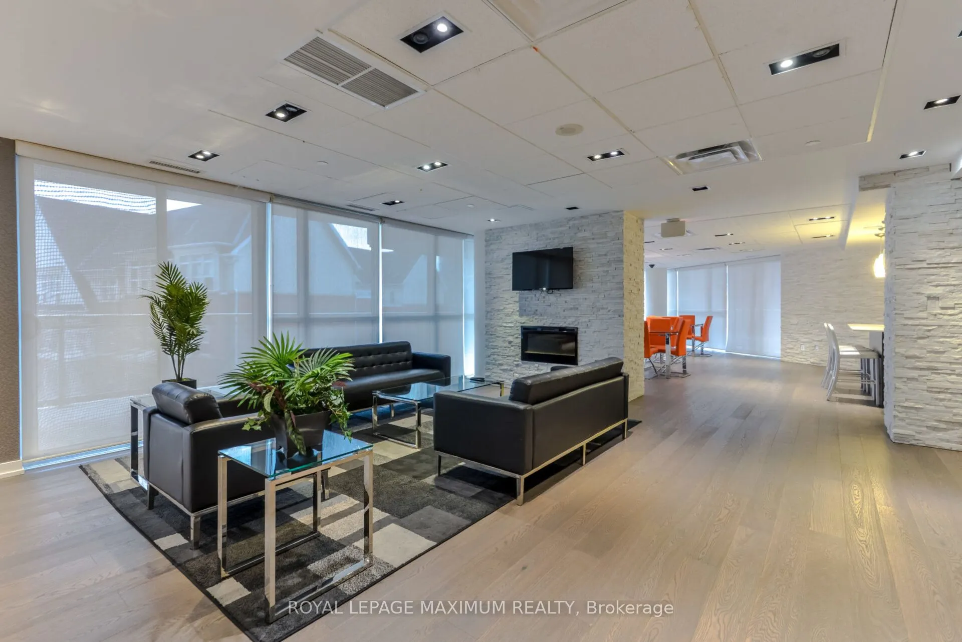5101 Dundas Street W, #511