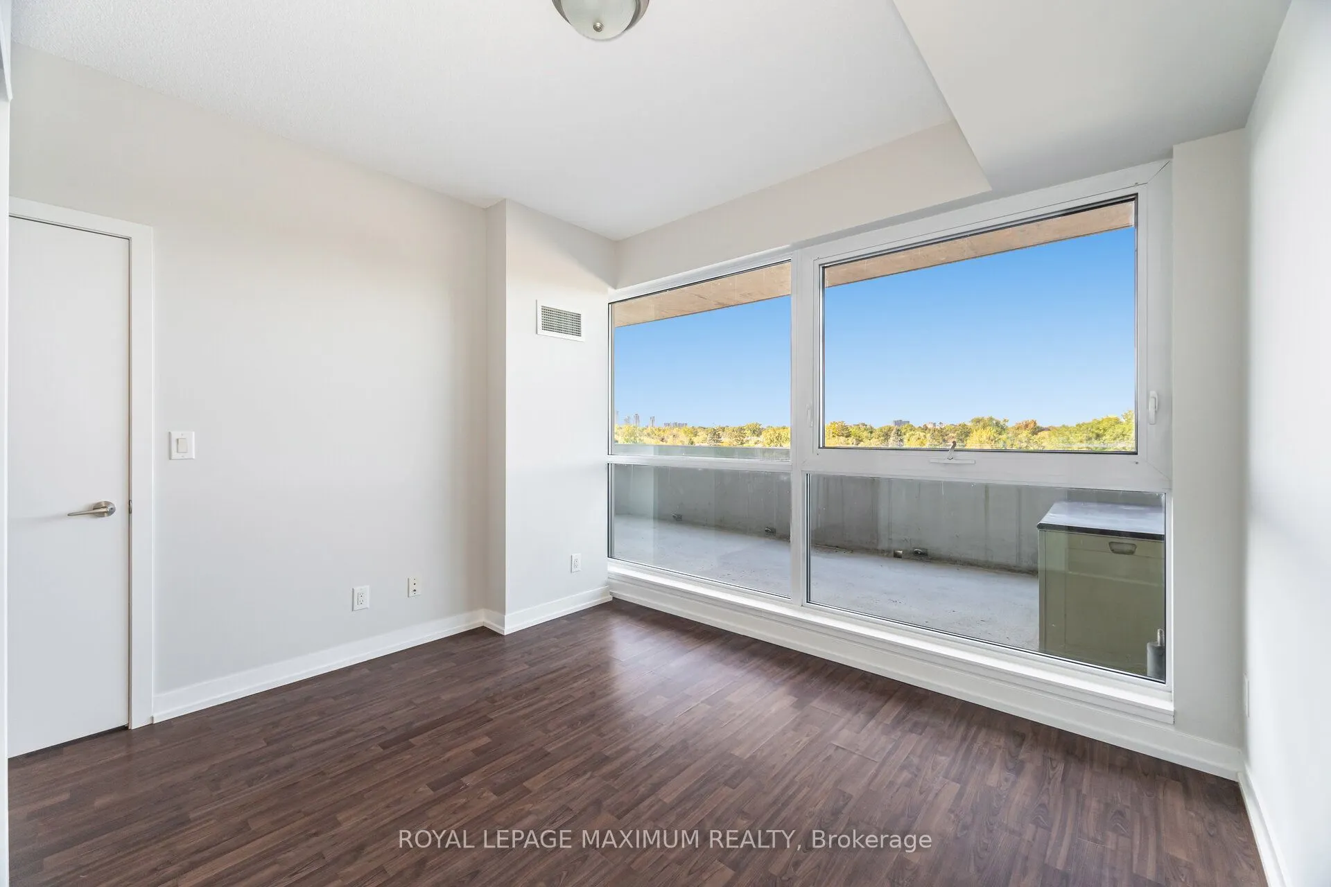 5101 Dundas Street W, #511