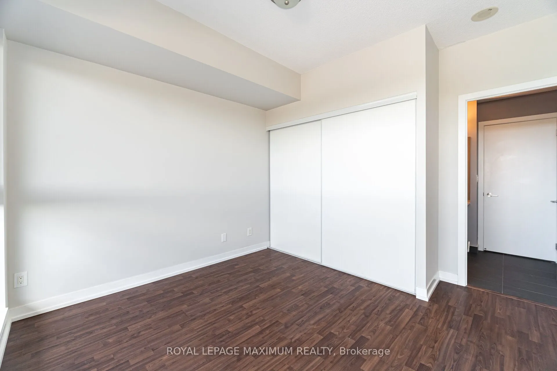 5101 Dundas Street W, #511