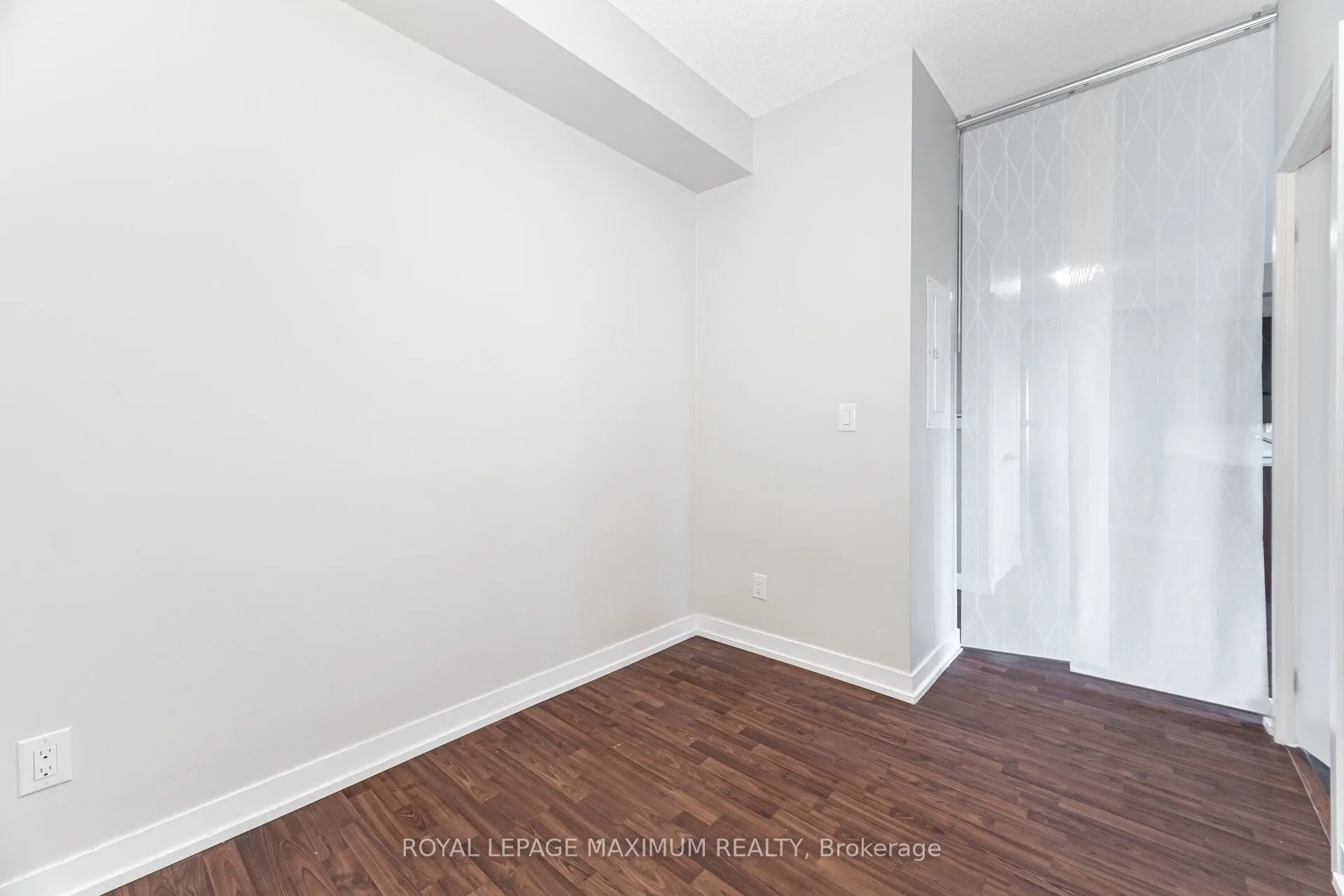 5101 Dundas Street W, #511