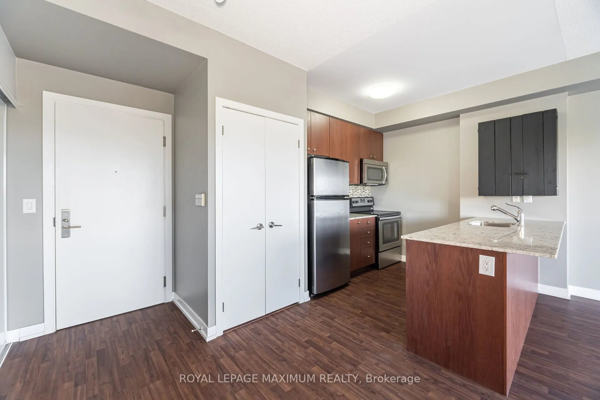 5101 Dundas Street W, #511