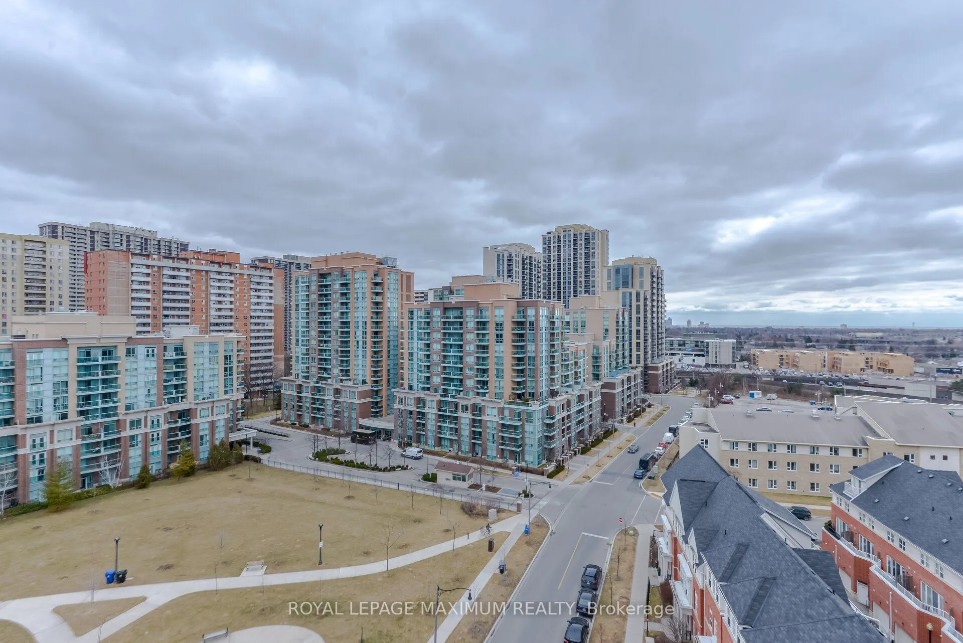 5101 Dundas Street W, #511