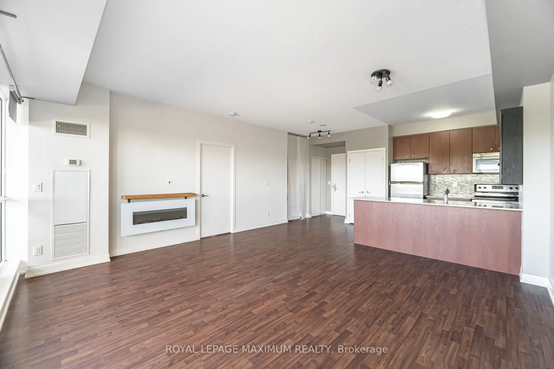 5101 Dundas Street W, #511