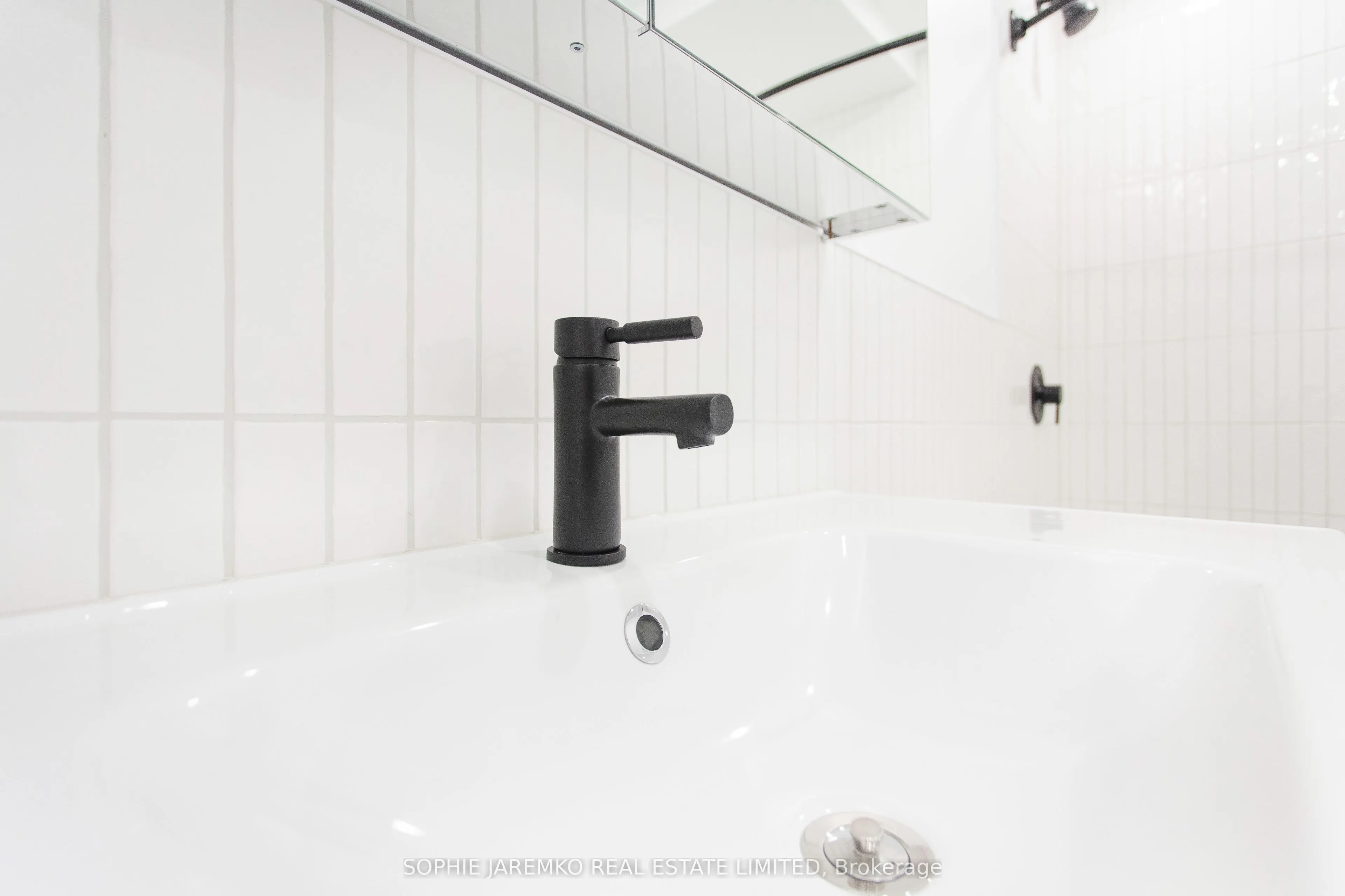 415 Roncesvalles Avenue, #2