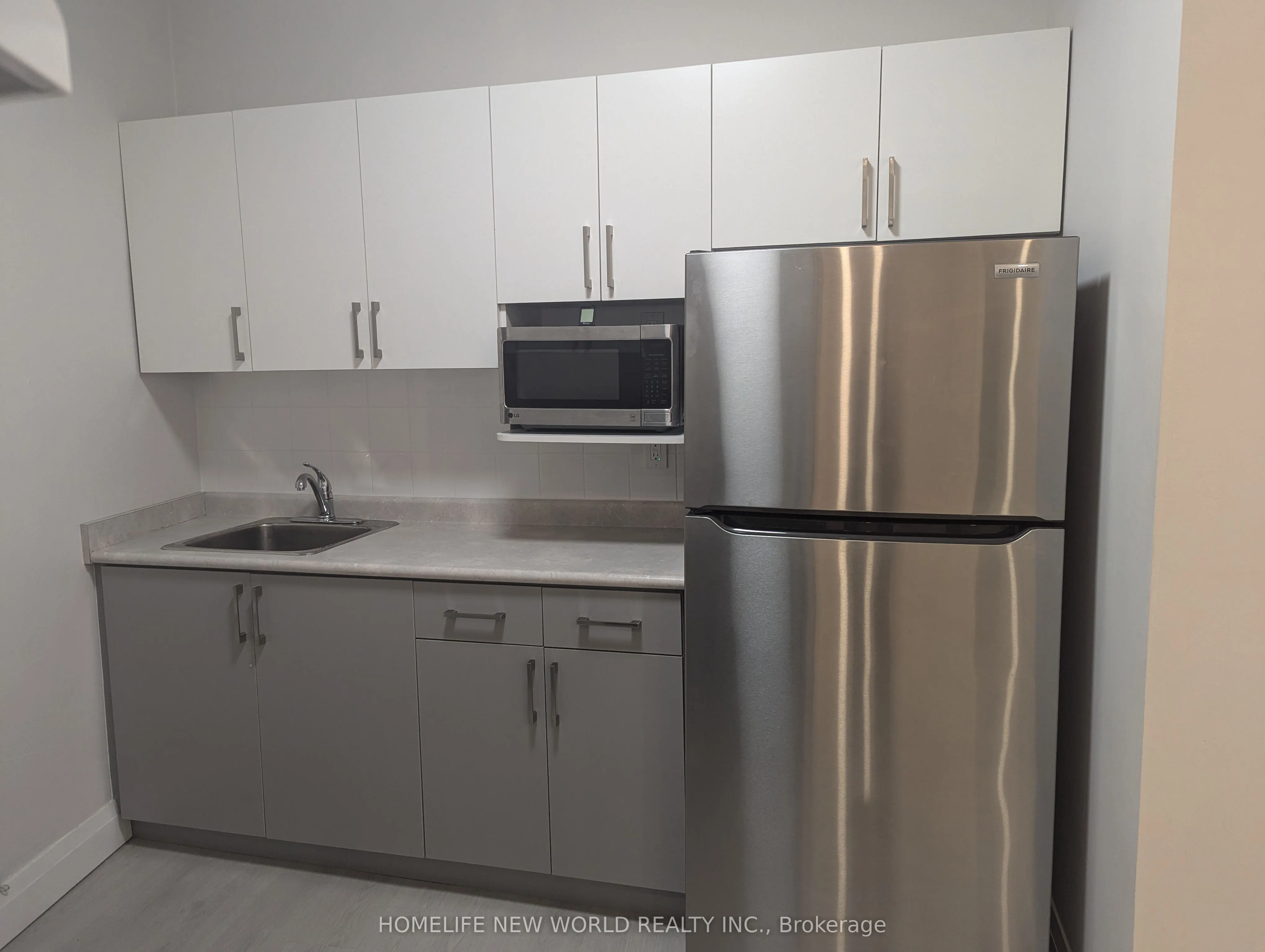 2218 Dundas Street W, #2B