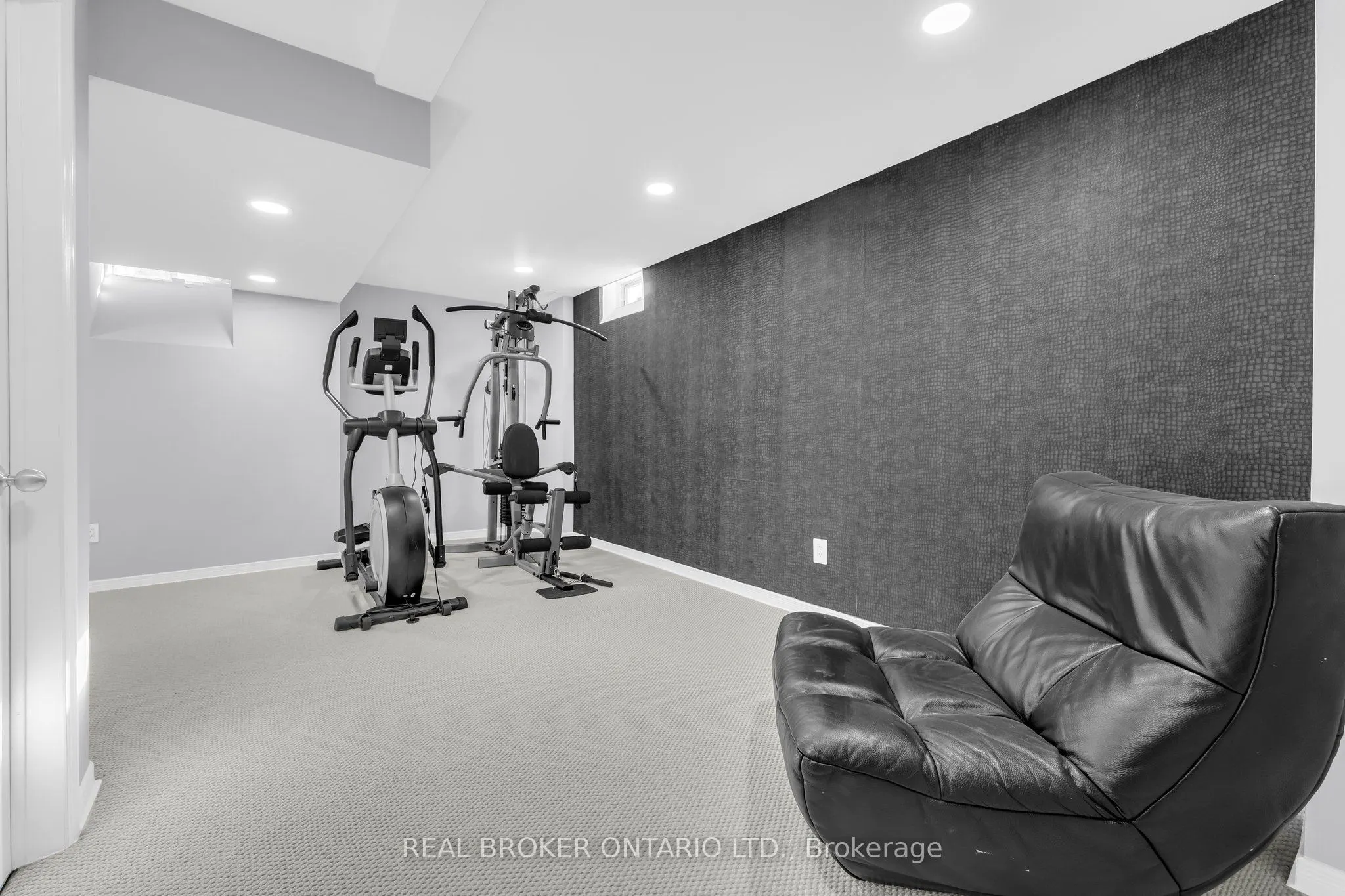 2293 Woodcrest Drive