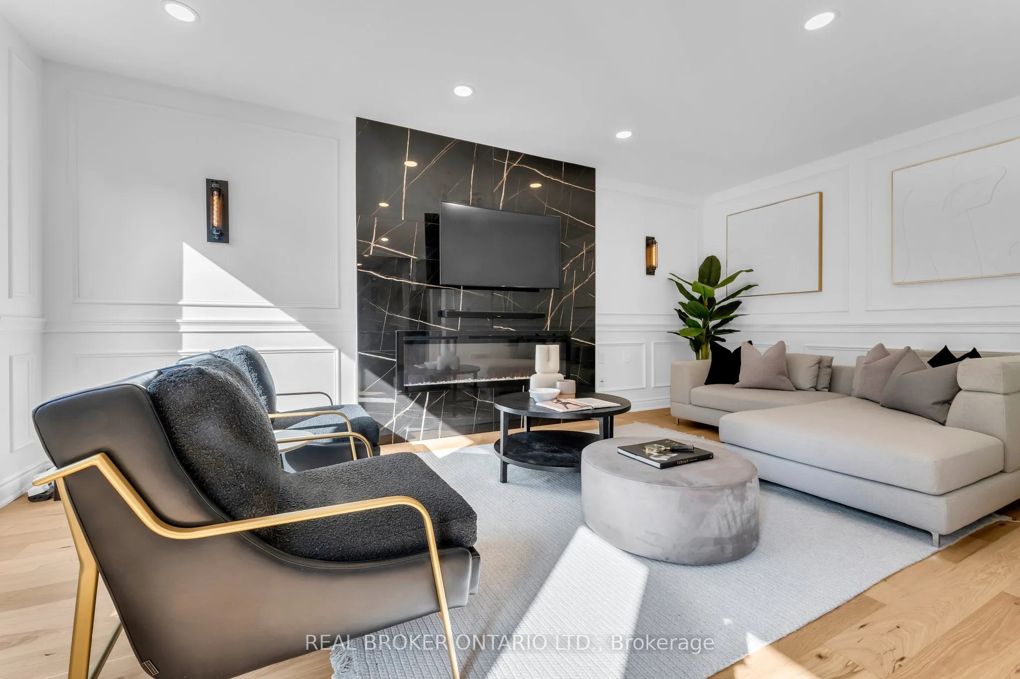 2293 Woodcrest Drive