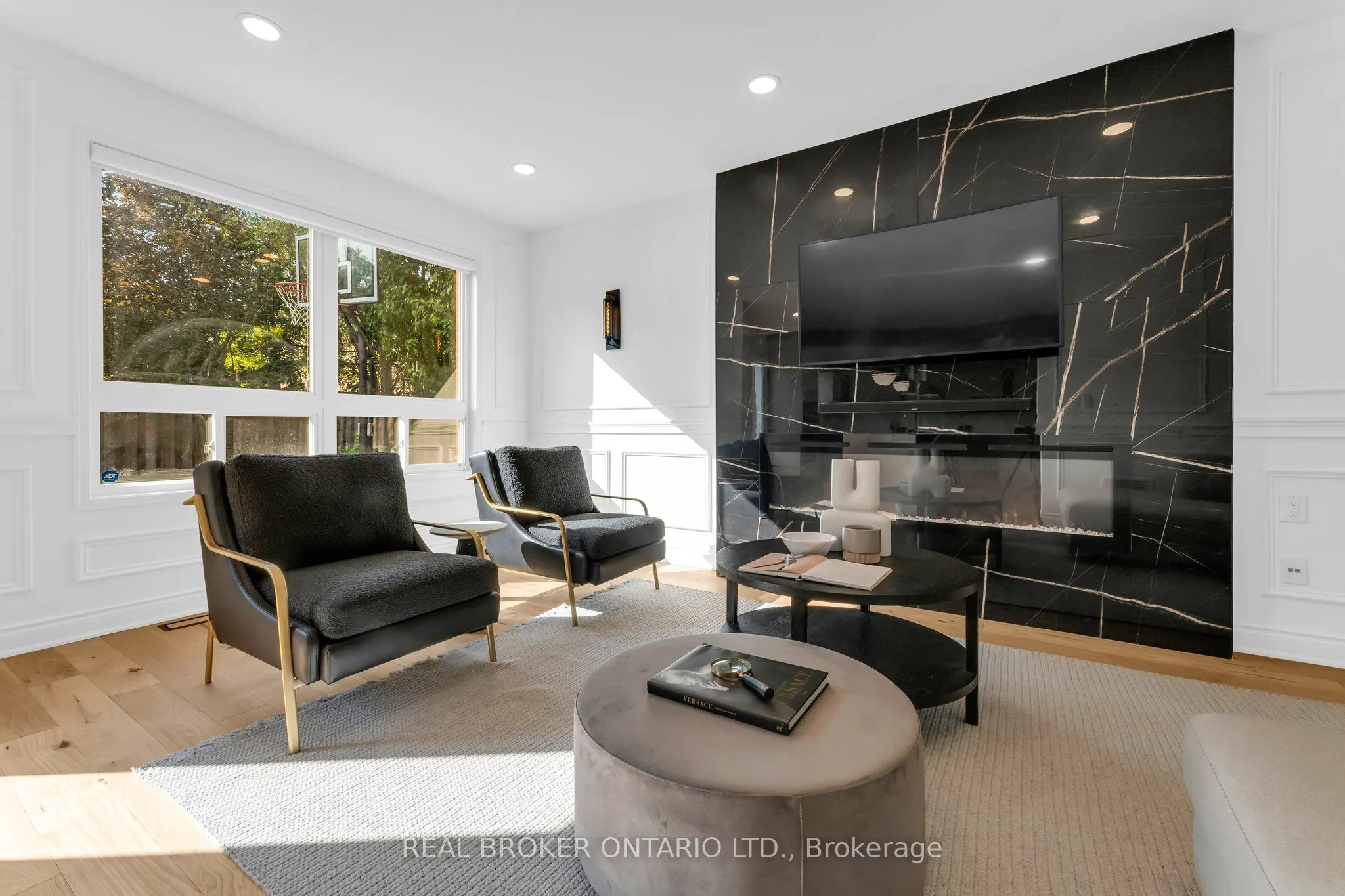 2293 Woodcrest Drive