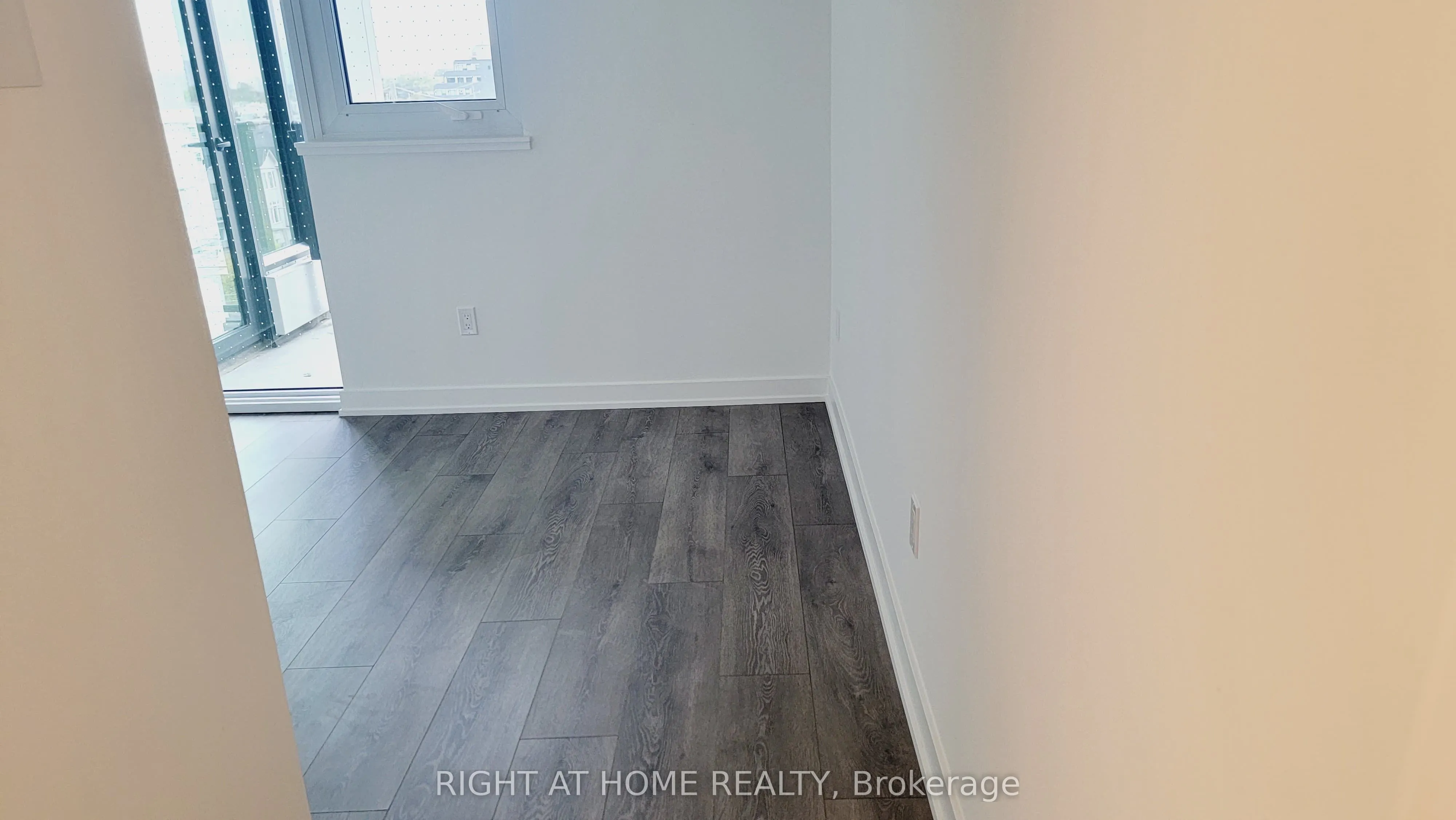 1007 The Queensway, #411