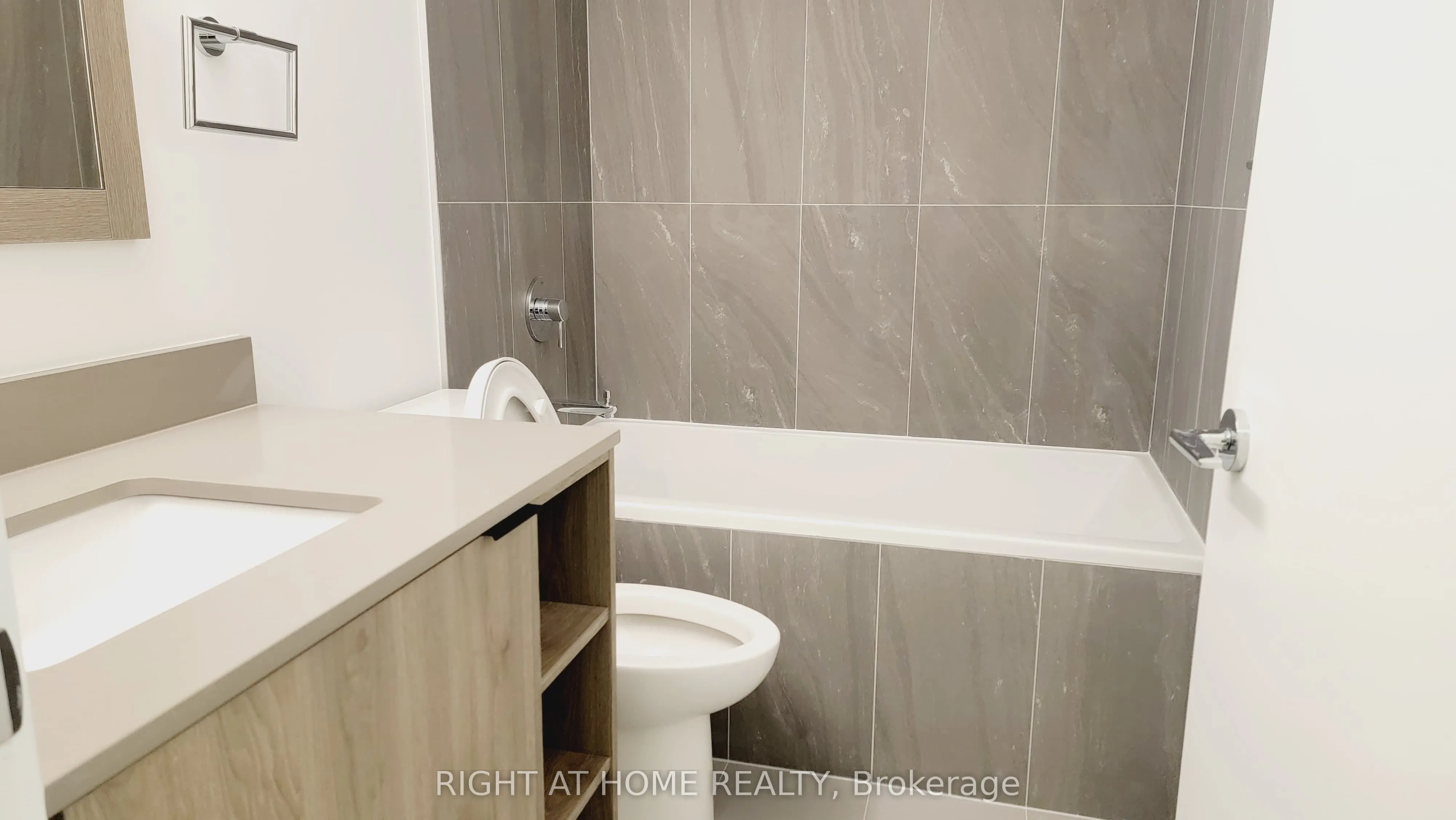 1007 The Queensway, #411