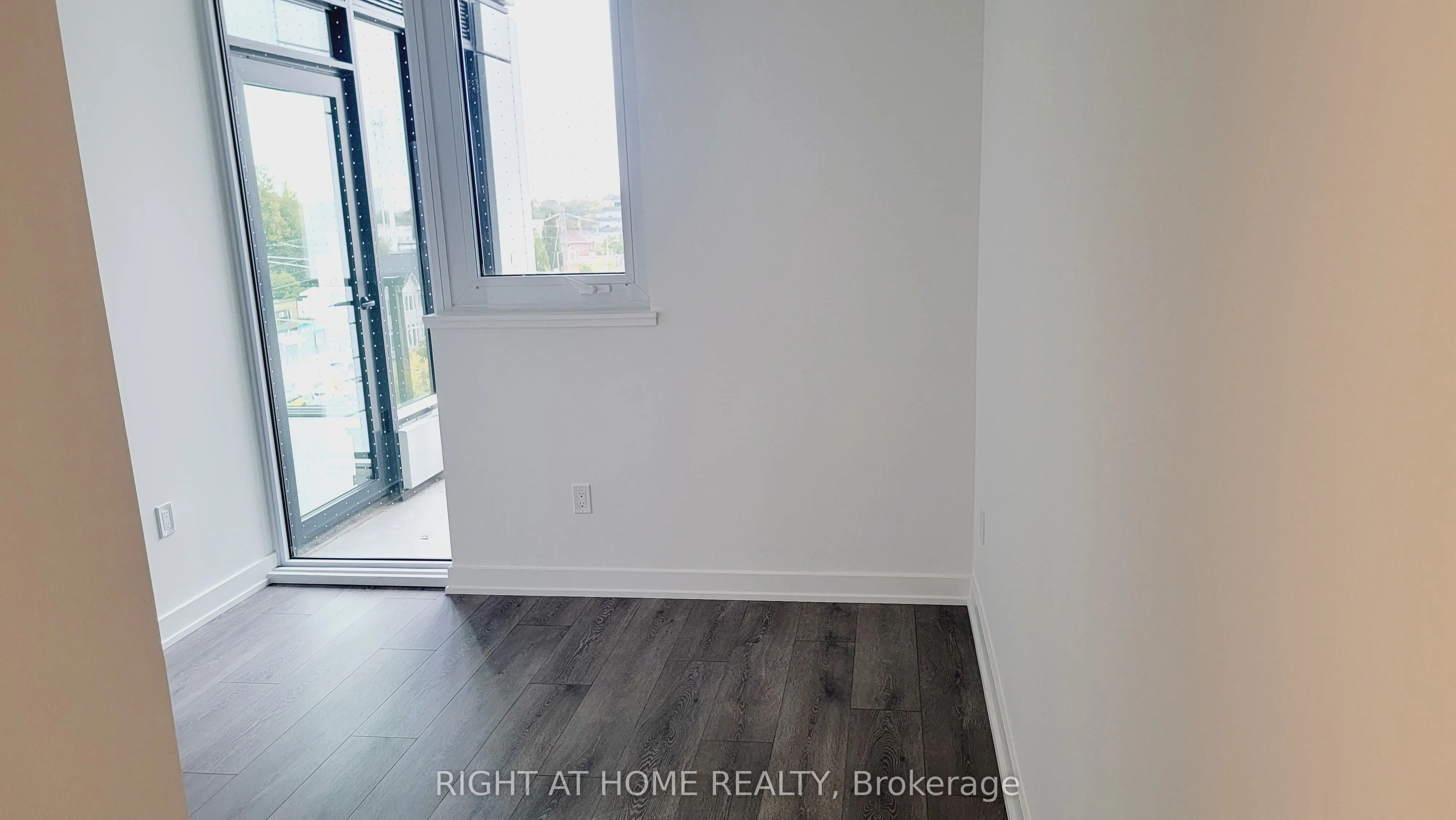 1007 The Queensway, #411