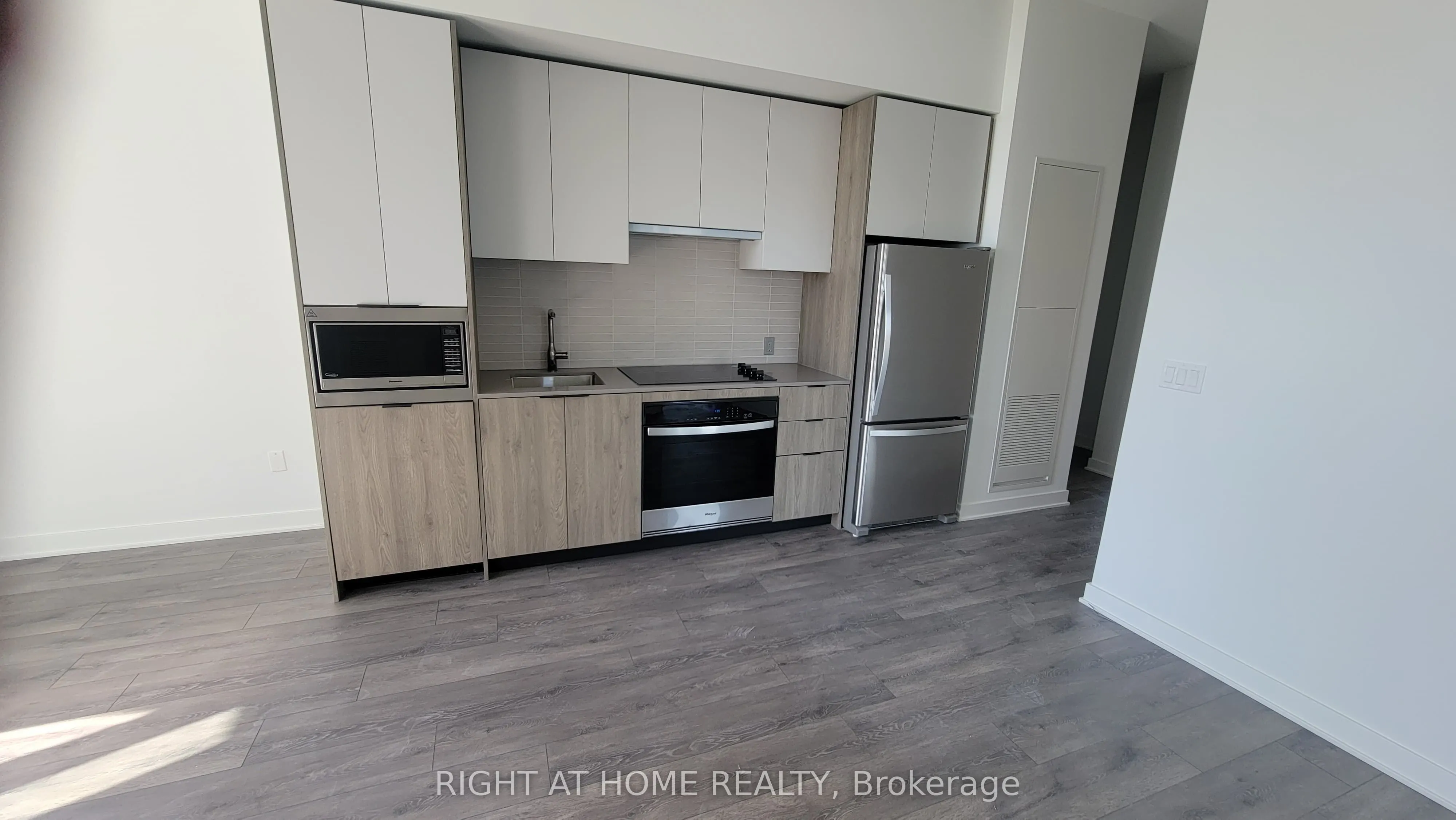 1007 The Queensway, #223