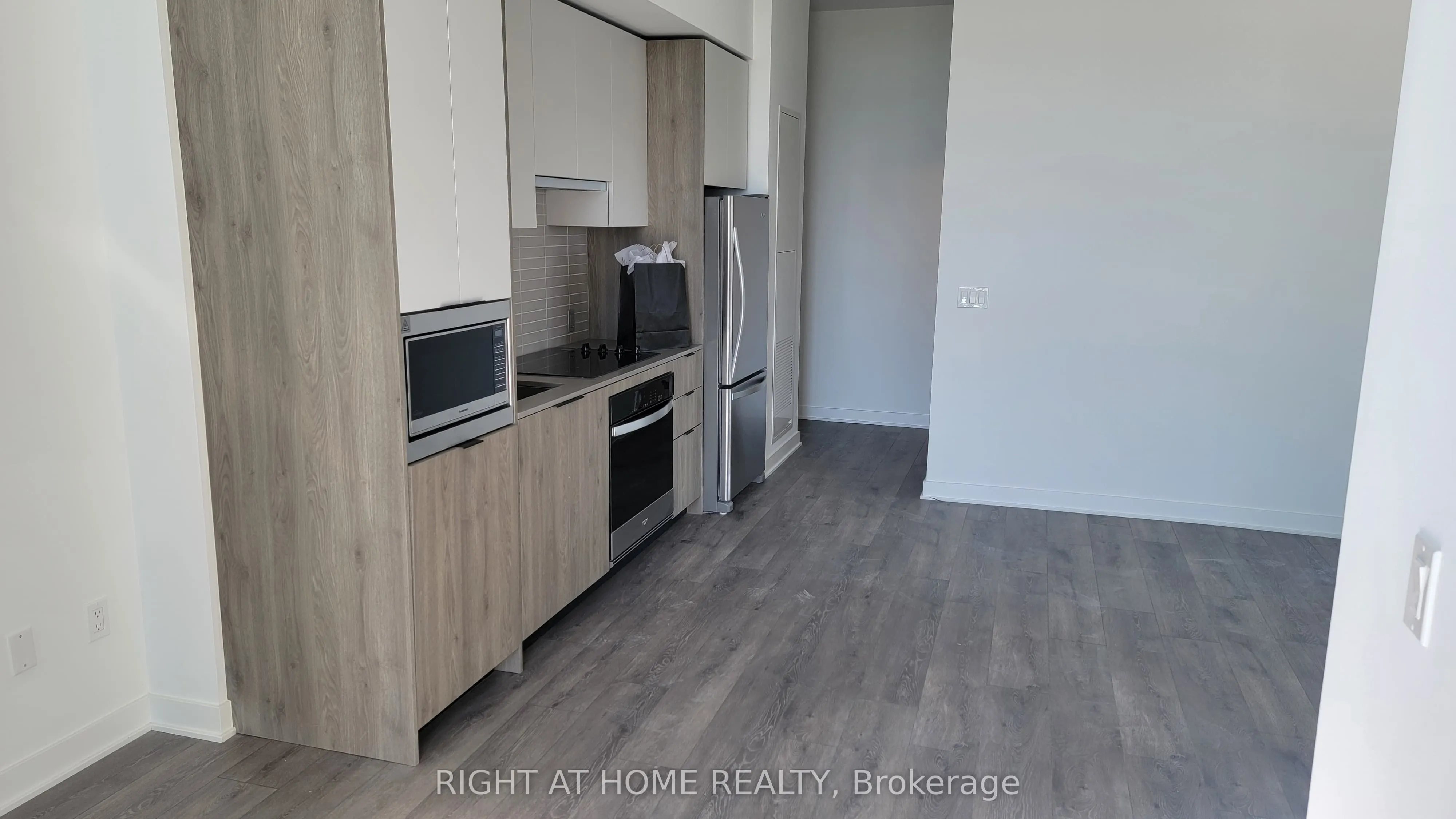 1007 The Queensway, #223