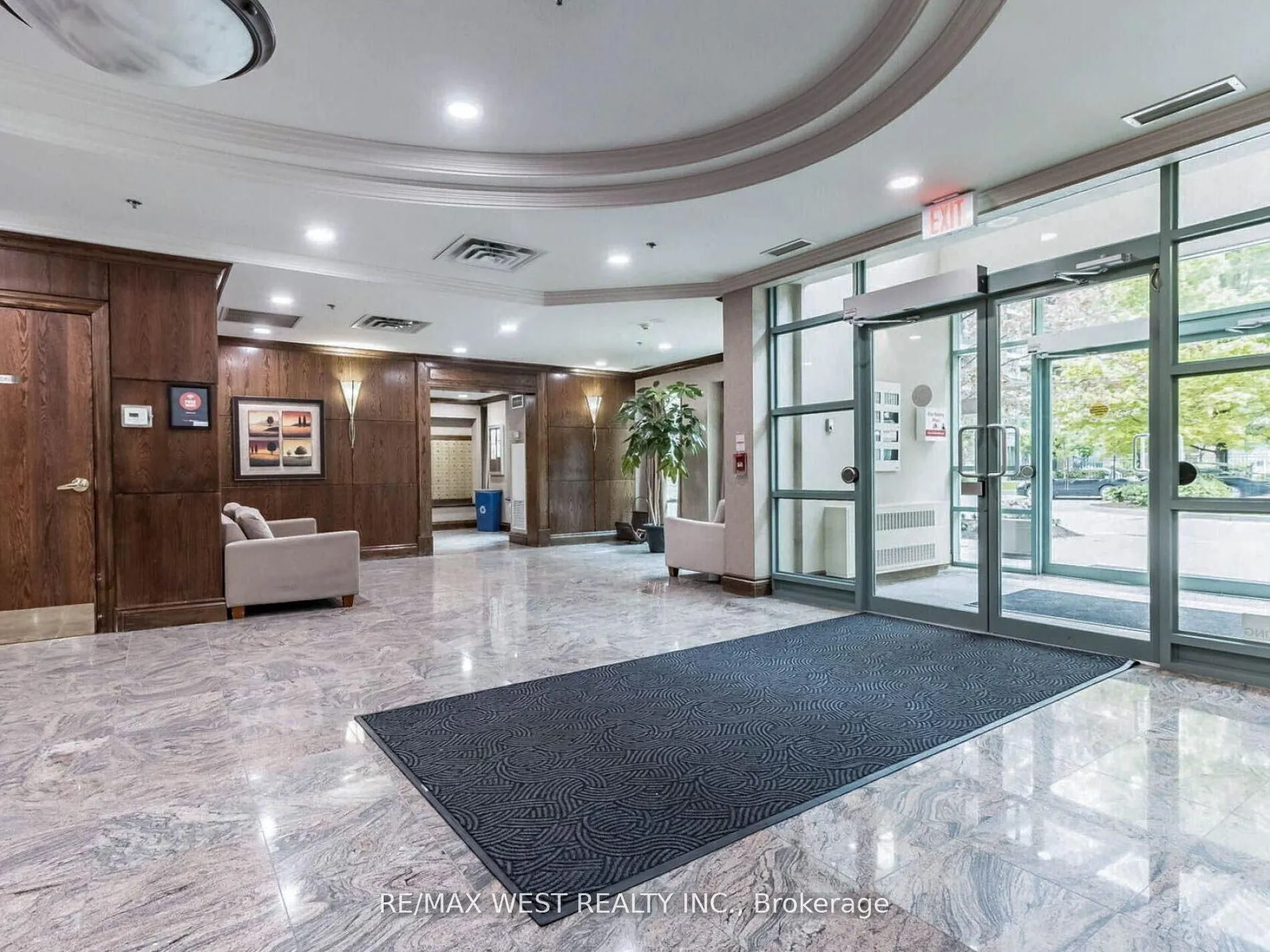 9 Michael Power Place, #101