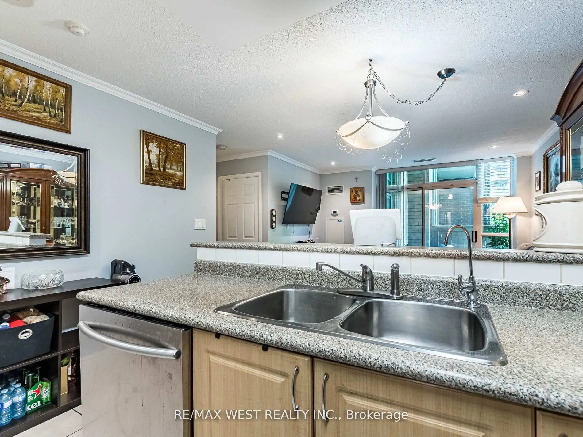 9 Michael Power Place, #101