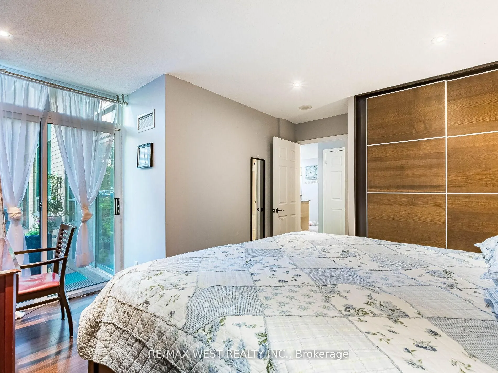 9 Michael Power Place, #101