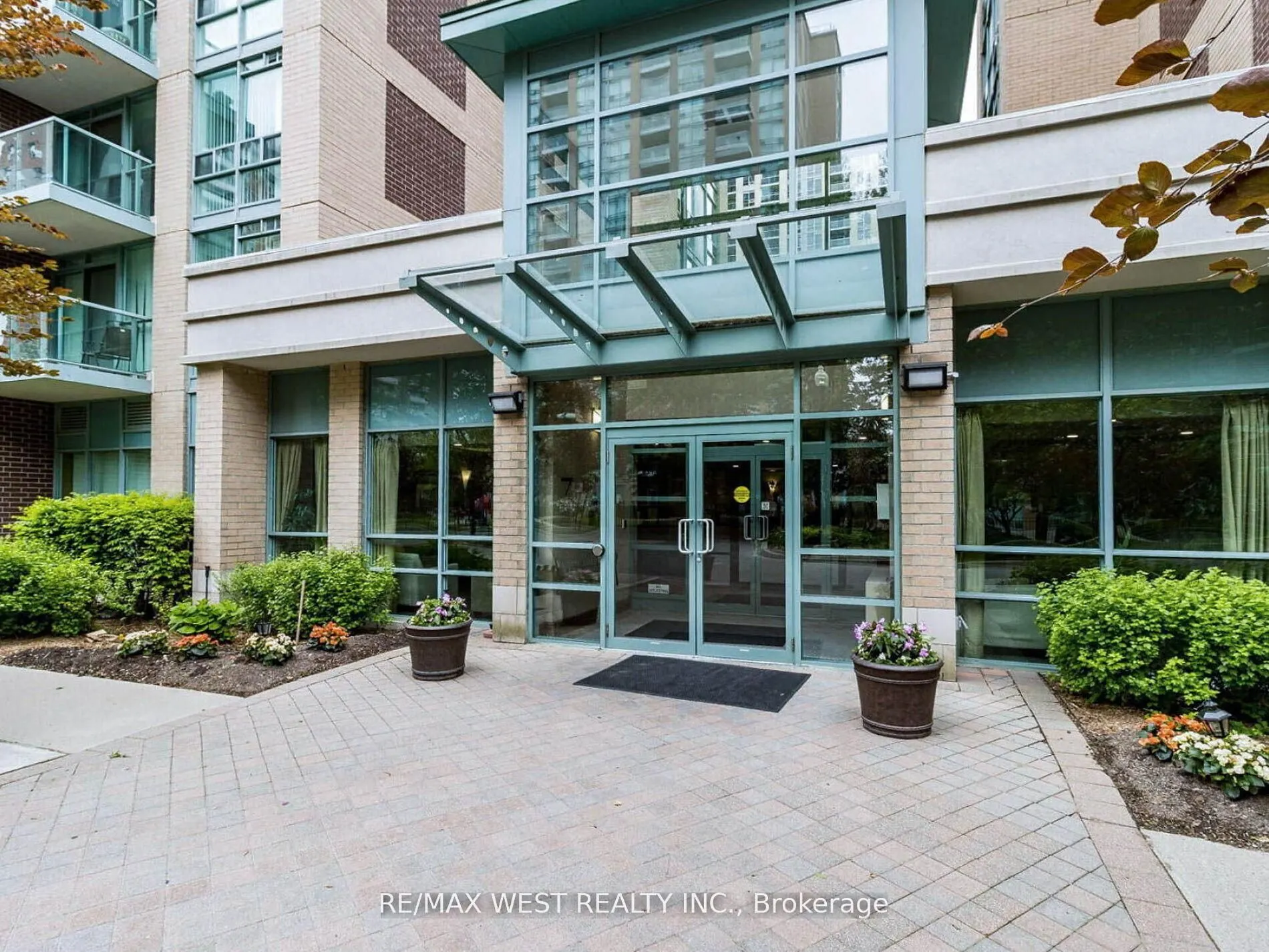 9 Michael Power Place, #101