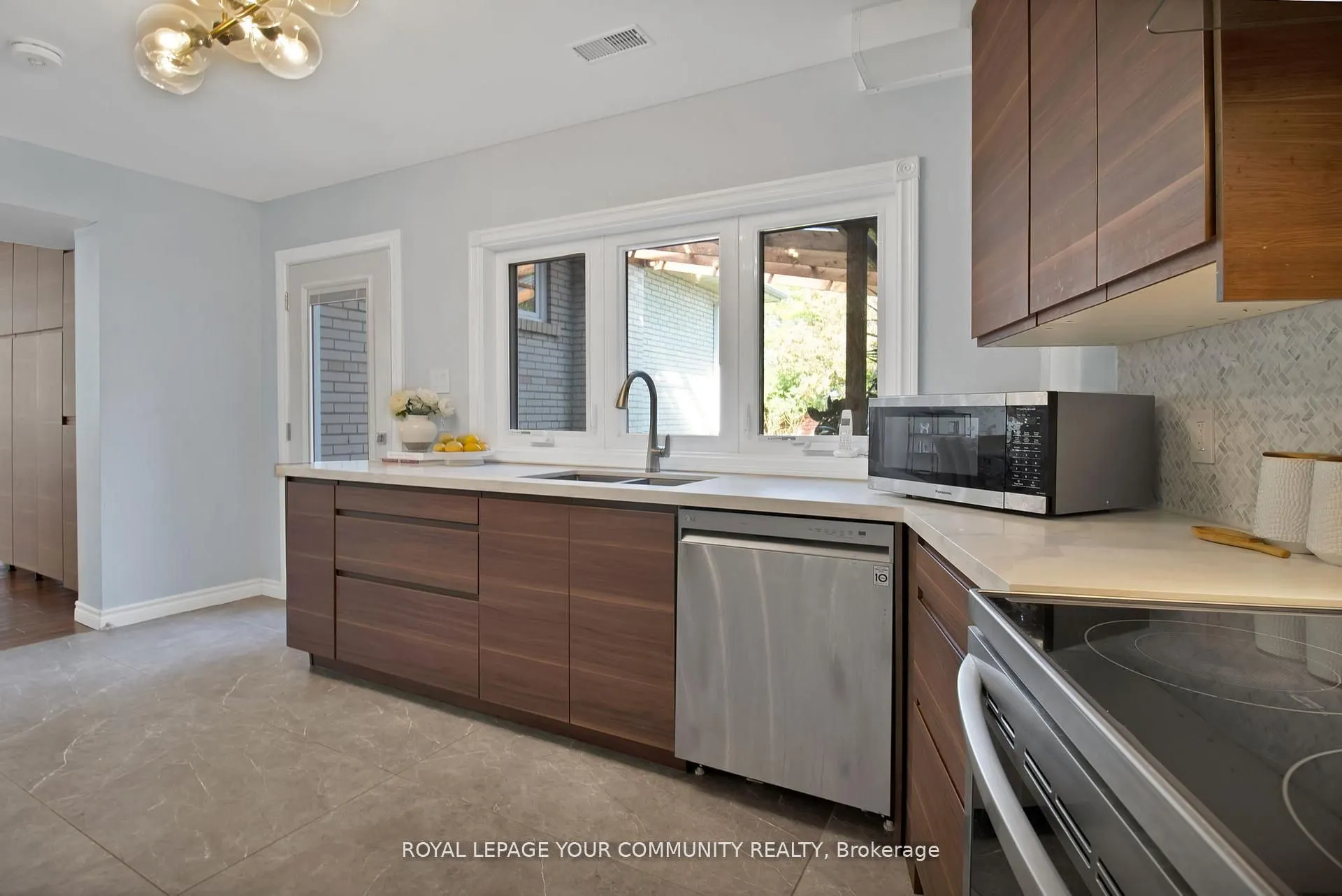 651 Burnhamthorpe Road