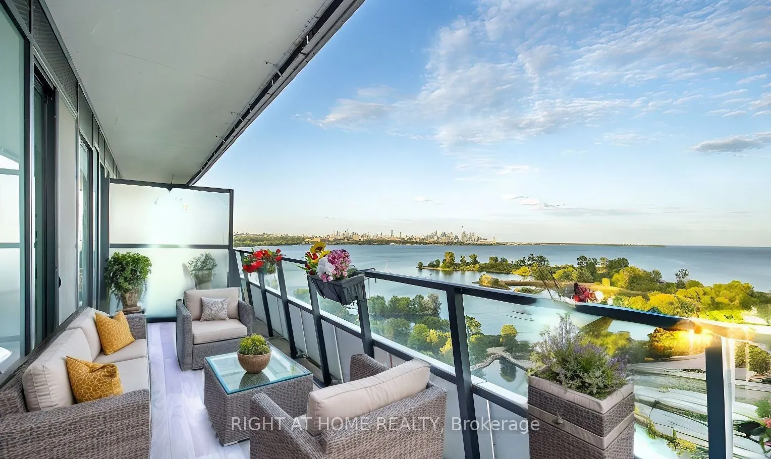 20 Shore Breeze Drive, #1208