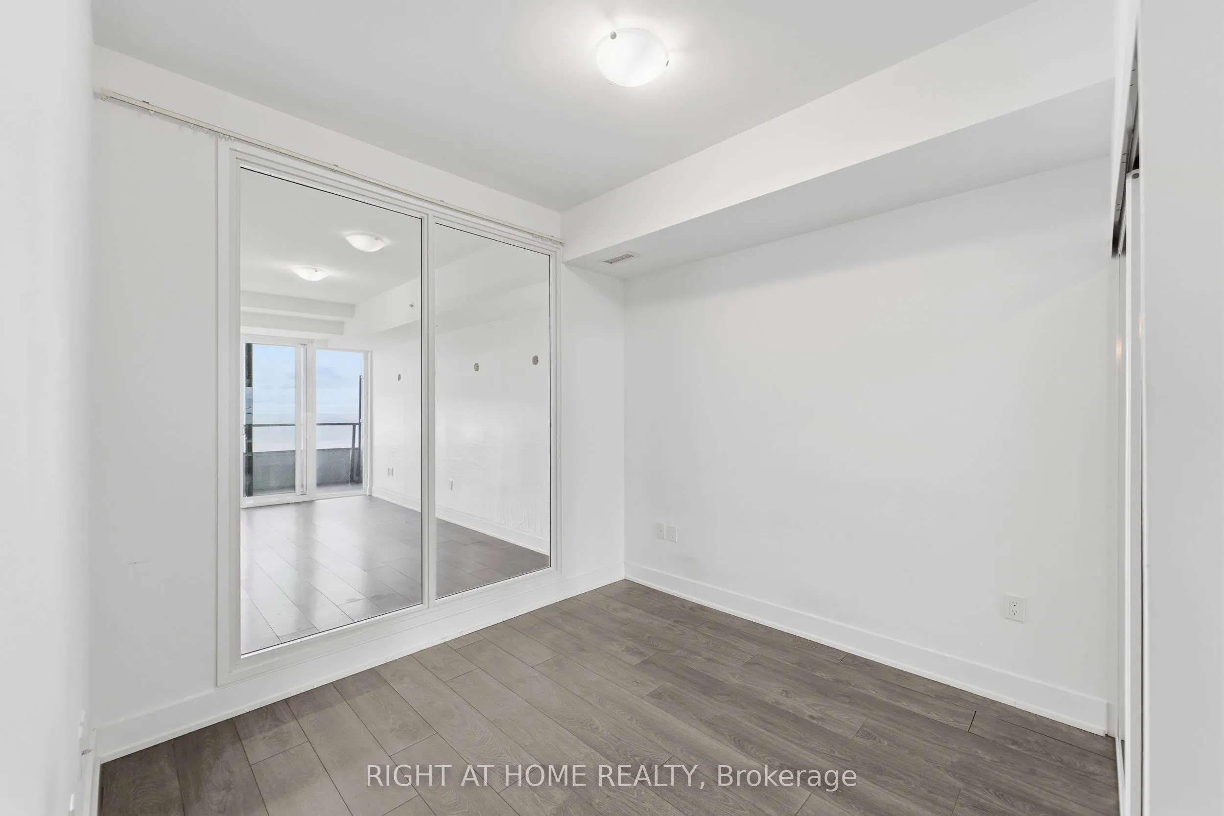 20 Shore Breeze Drive, #1208