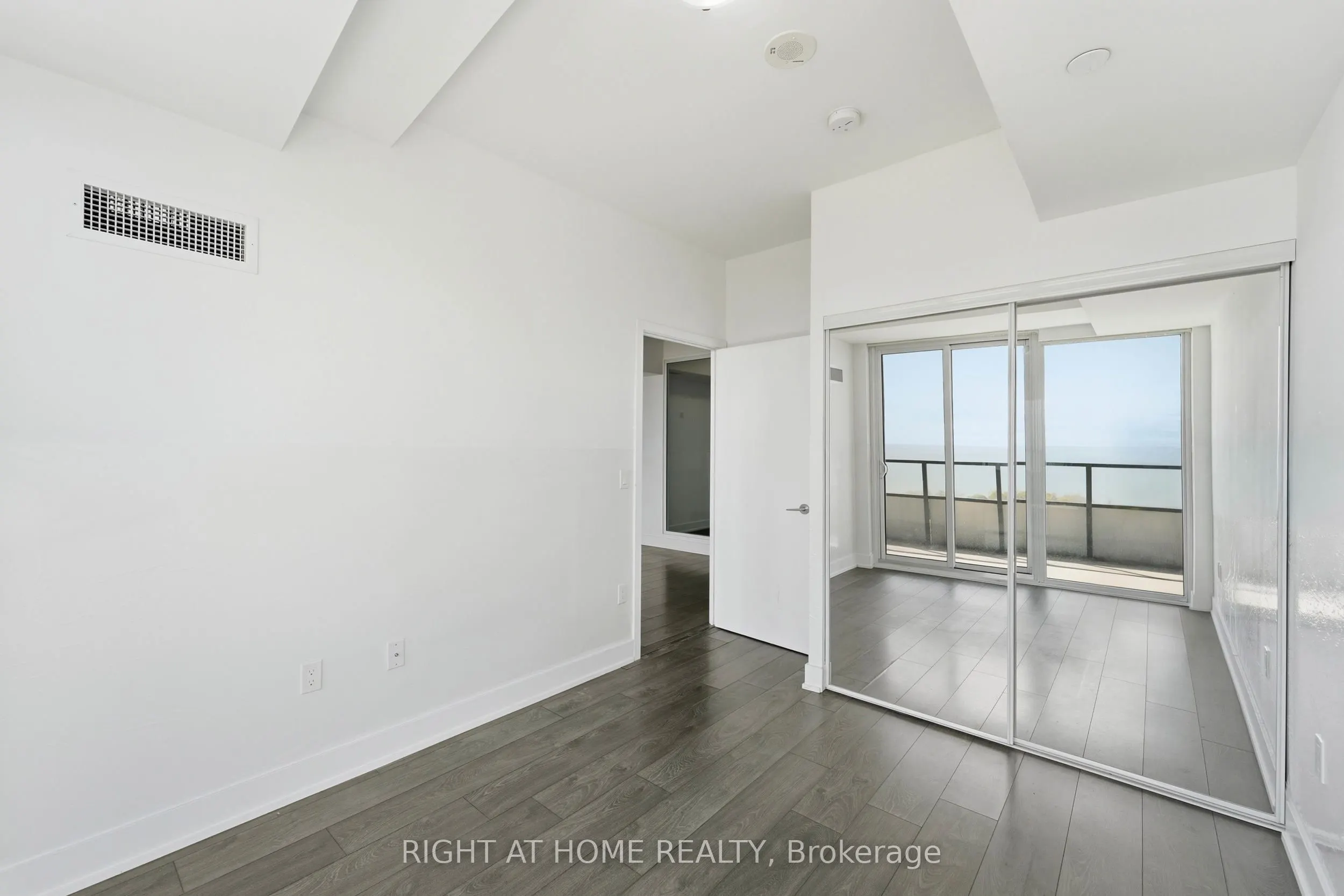 20 Shore Breeze Drive, #1208