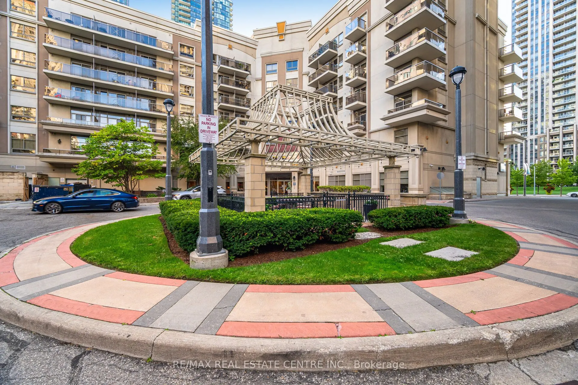 350 Princess Royal Drive, #209