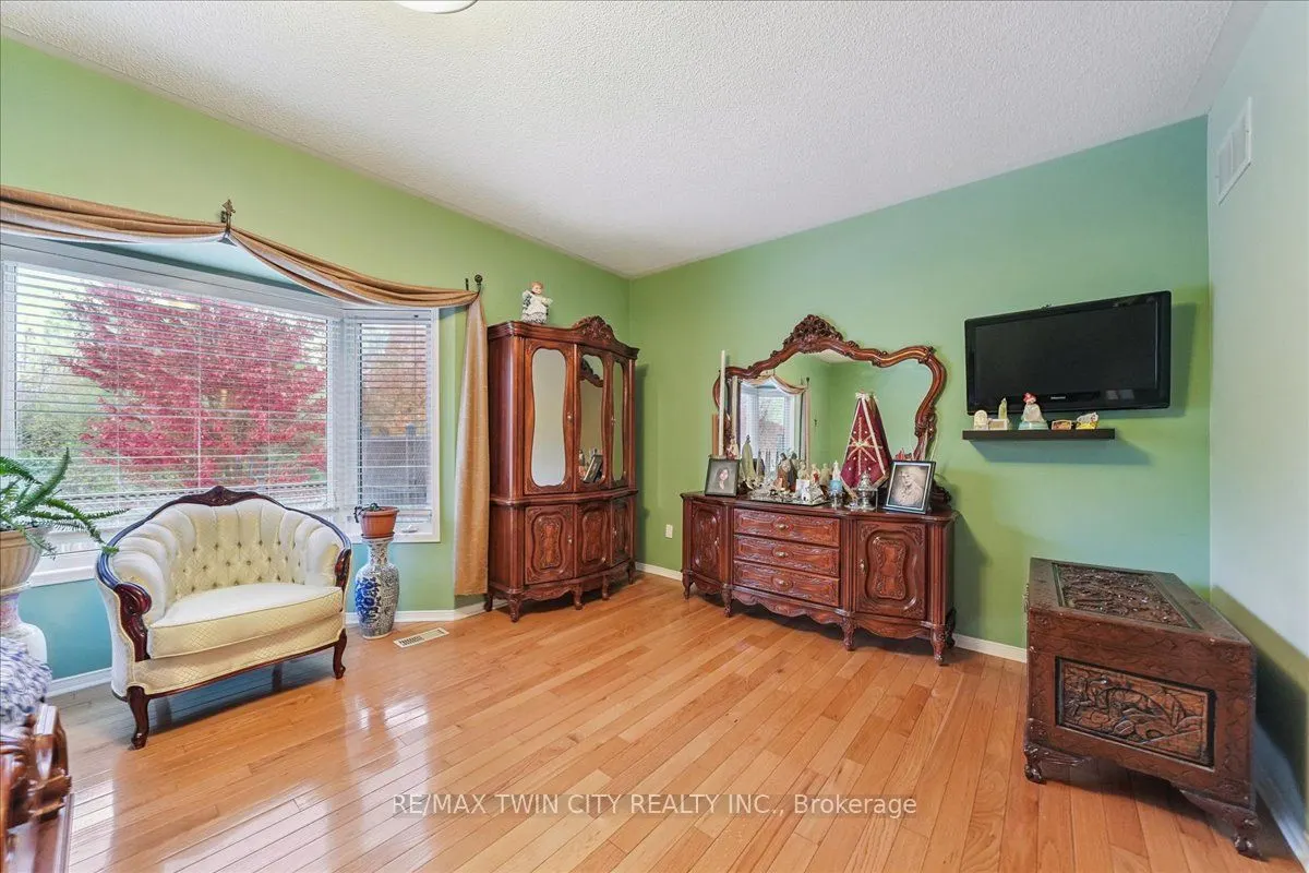 52 Mistycreek Crescent