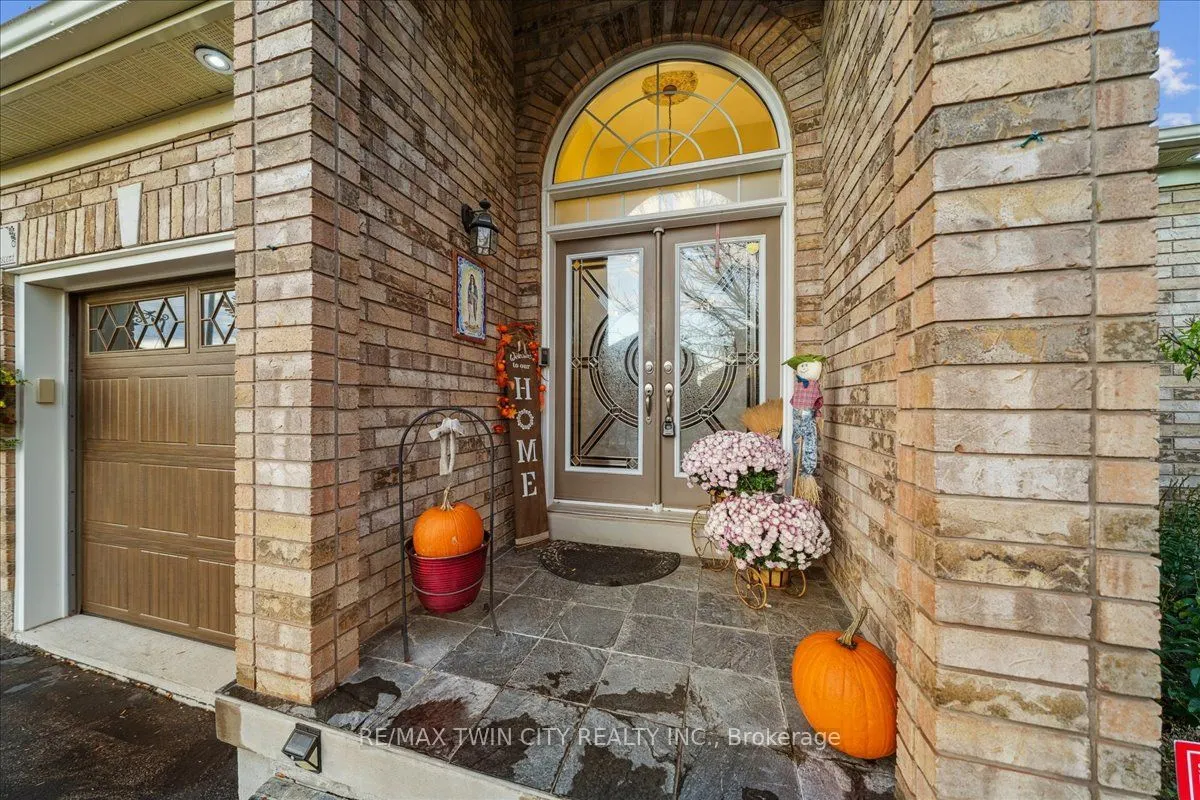 52 Mistycreek Crescent