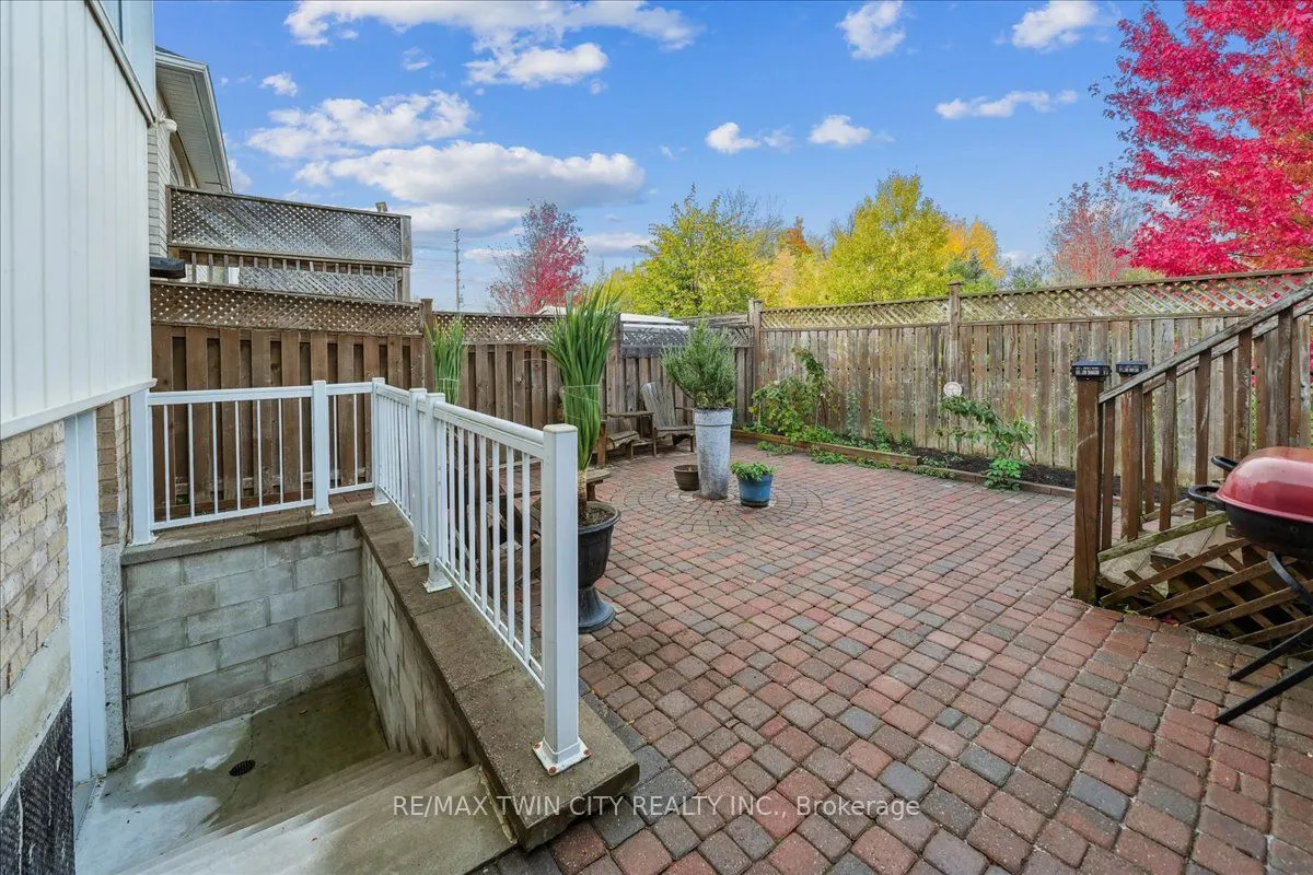 52 Mistycreek Crescent