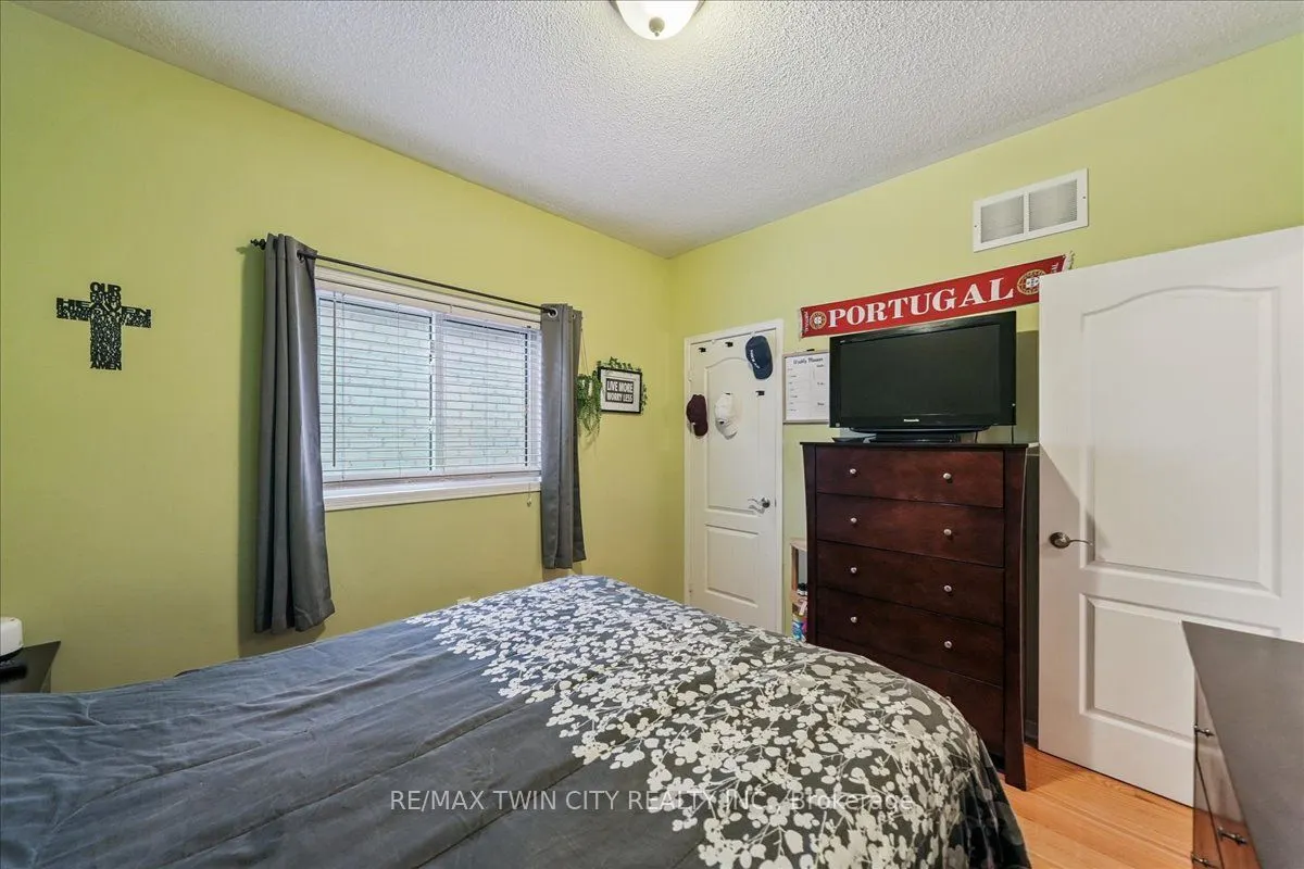 52 Mistycreek Crescent