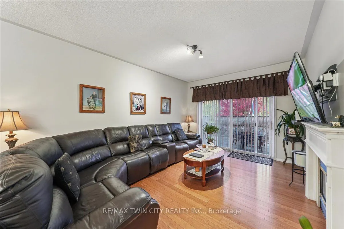 52 Mistycreek Crescent