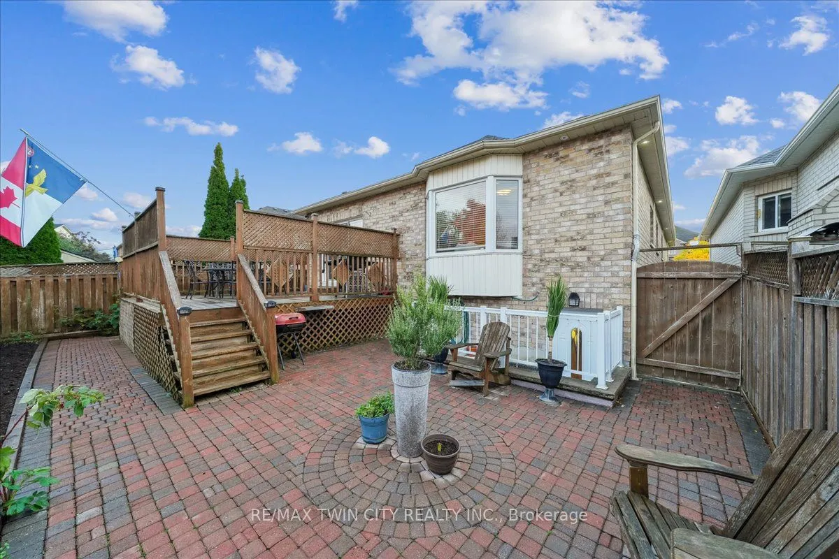 52 Mistycreek Crescent