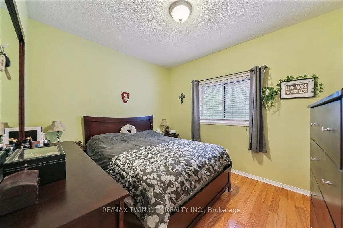 52 Mistycreek Crescent