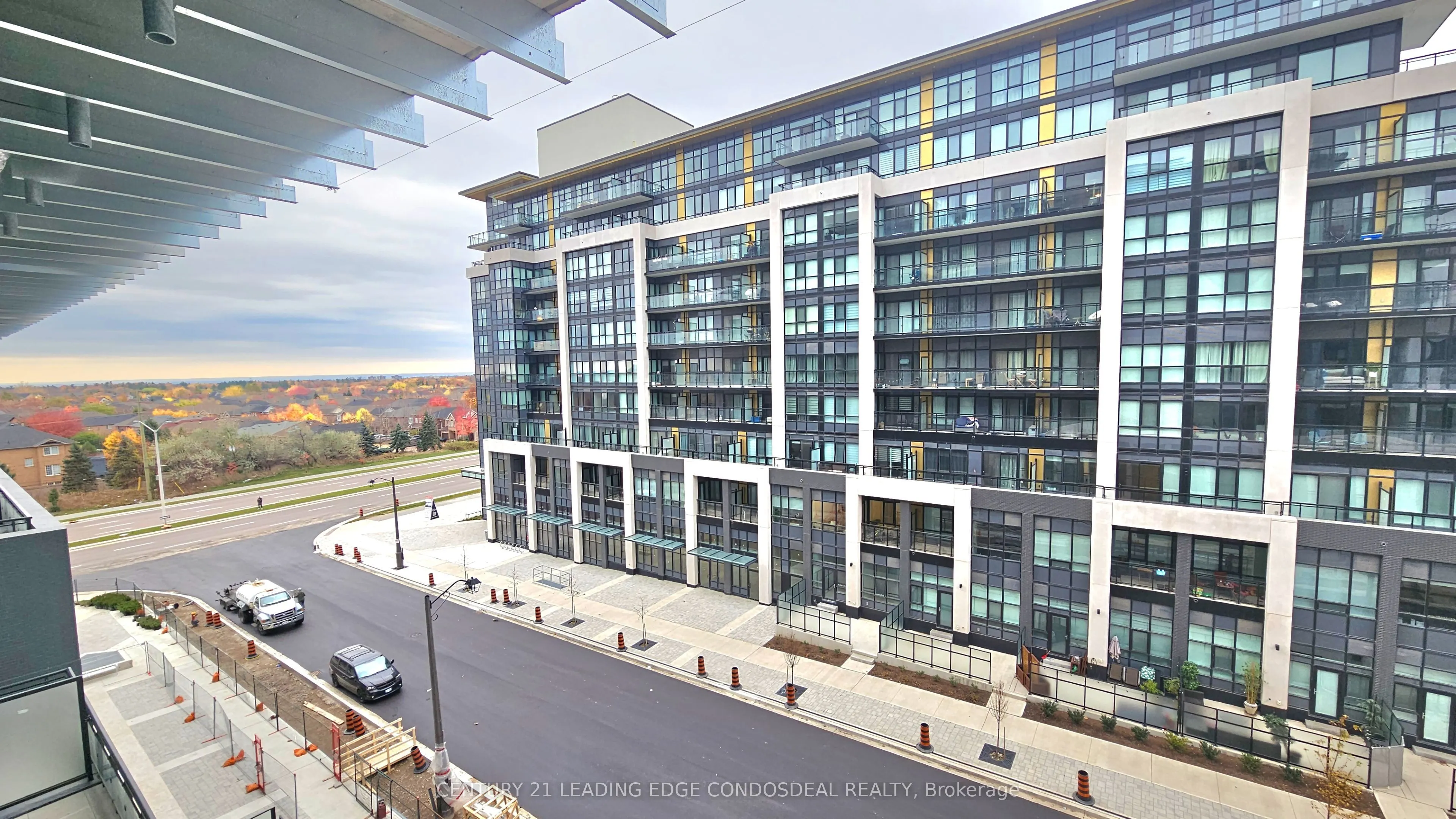 395 Dundas Street W, #524