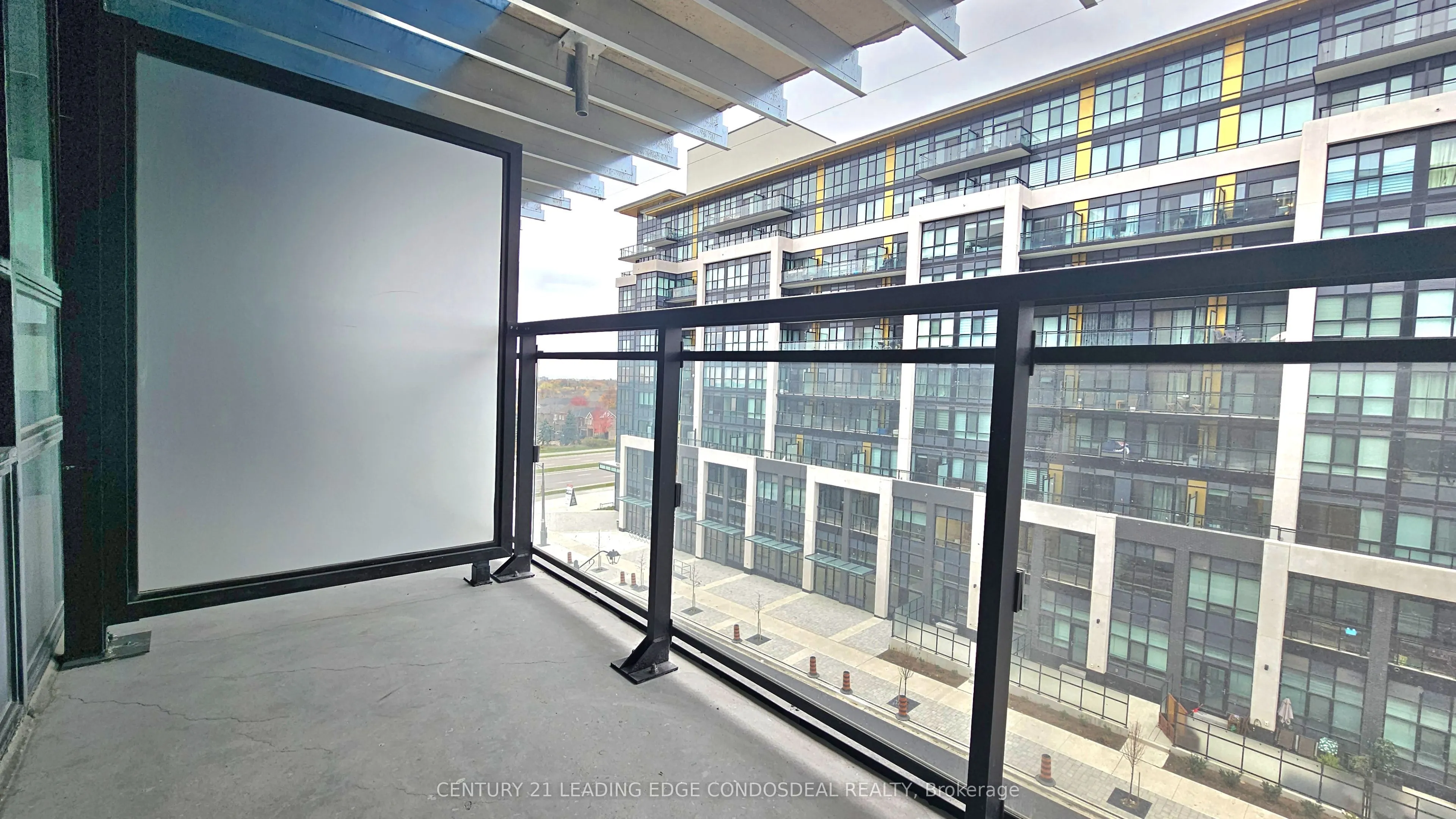 395 Dundas Street W, #524