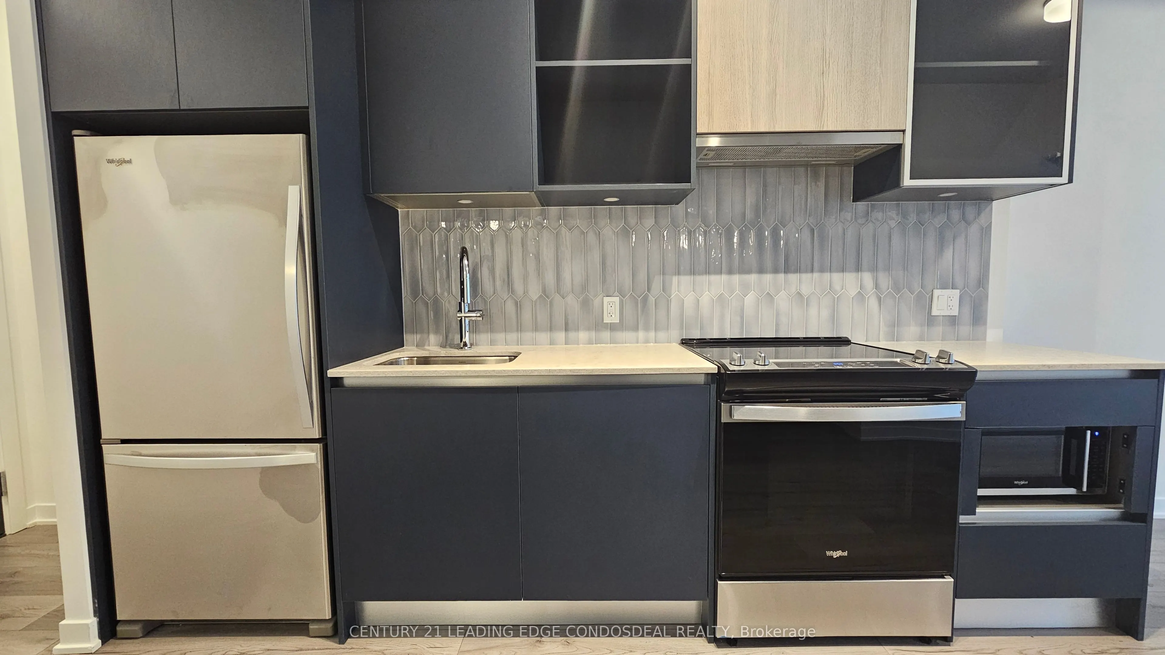 395 Dundas Street W, #524