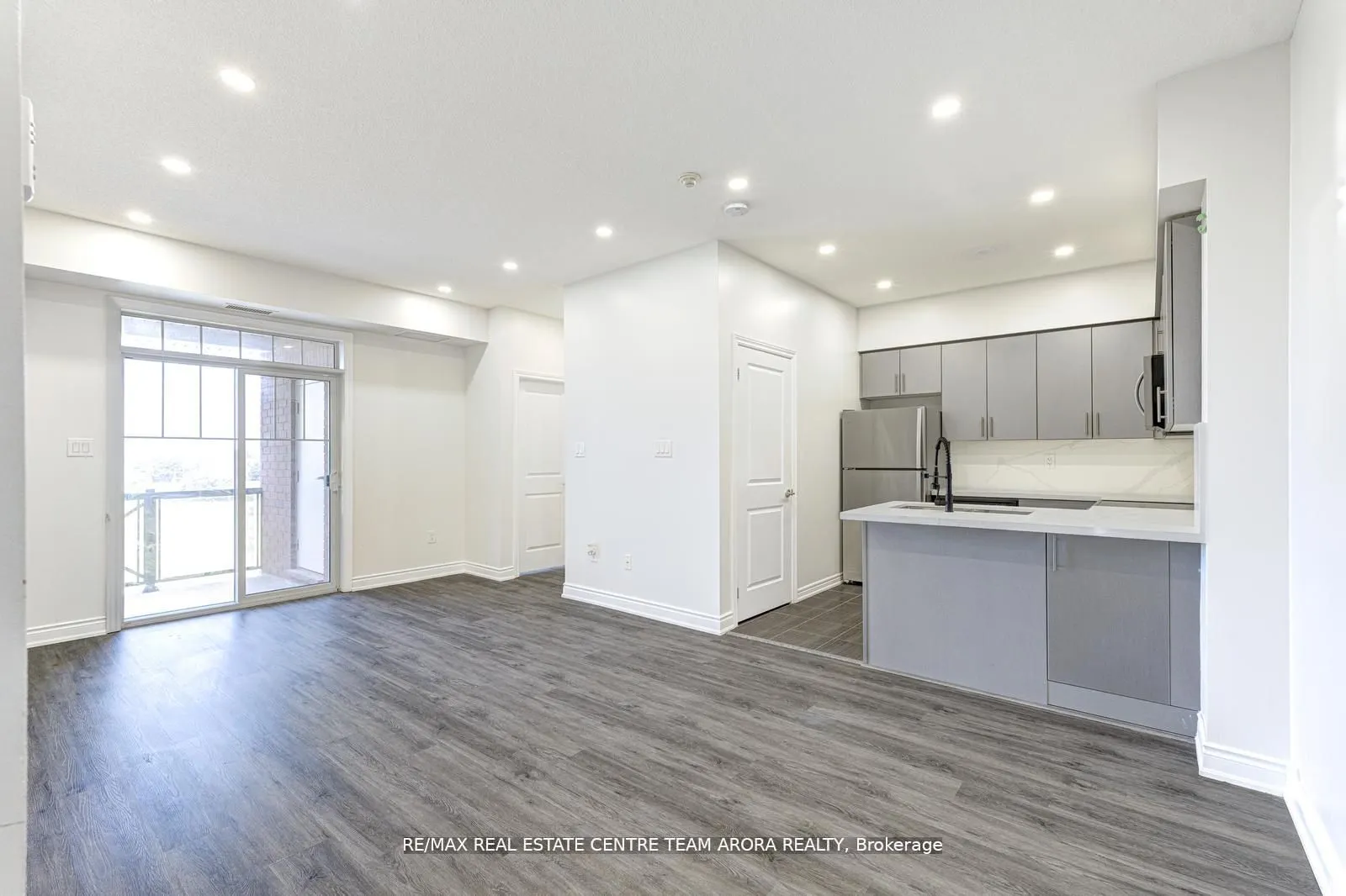 2326 Taunton Road, #303